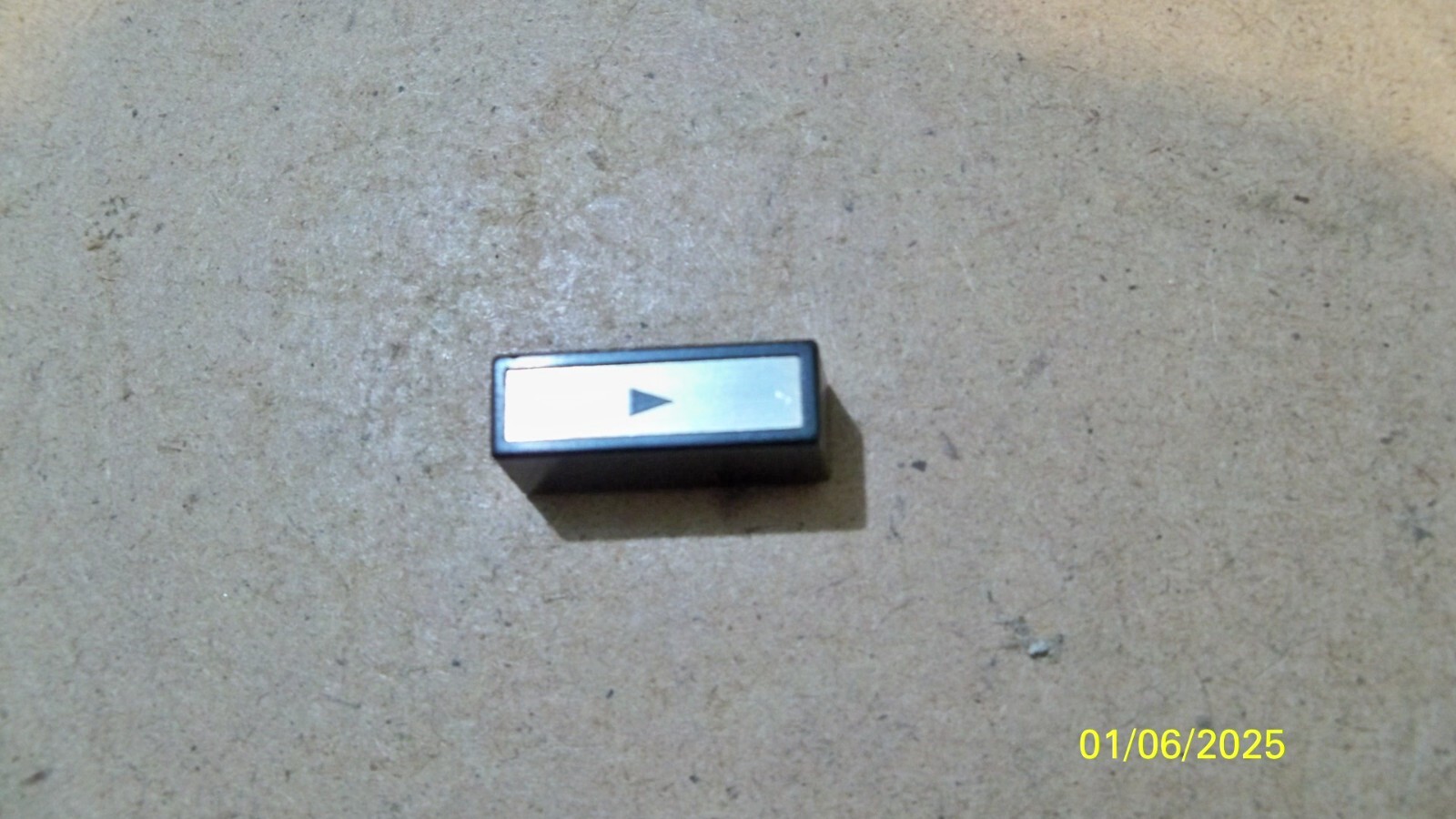Delco GM 2000 Series Electronic Tuned Cassette Black Silver FF or Rew Button
