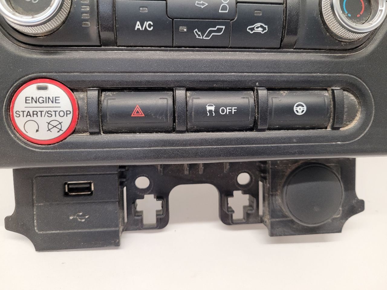 2016 – 2017 Ford Mustang Audio Equipment Radio Control Panel Base V6