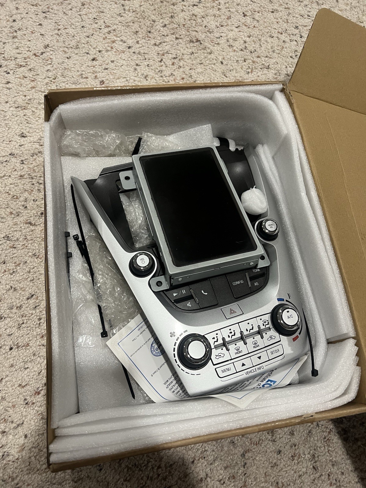 2016-2017 GMC Terrain OEM Radio. Factory Original Used. No Problems