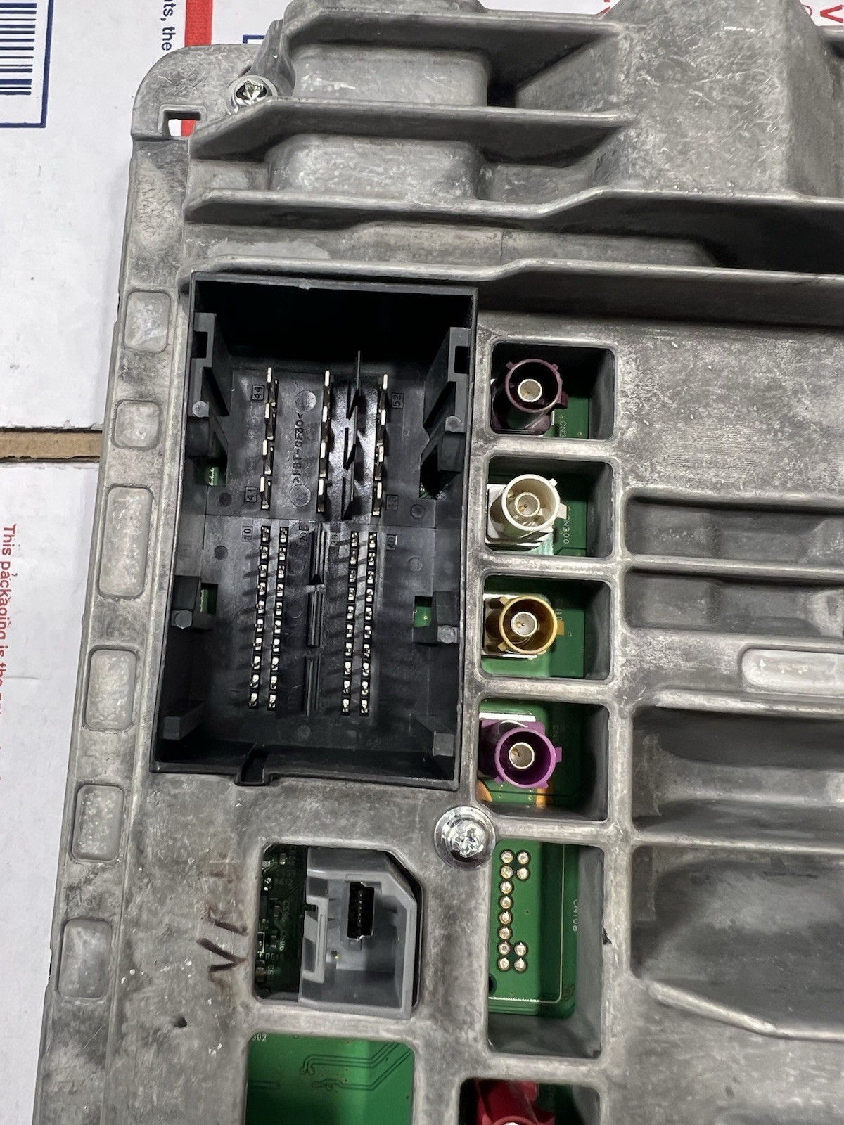 18 DODGE RAM 2500 RADIO AUDIO DISPLAY AND RECEIVER 8.4″ SCREEN 68331631AJ