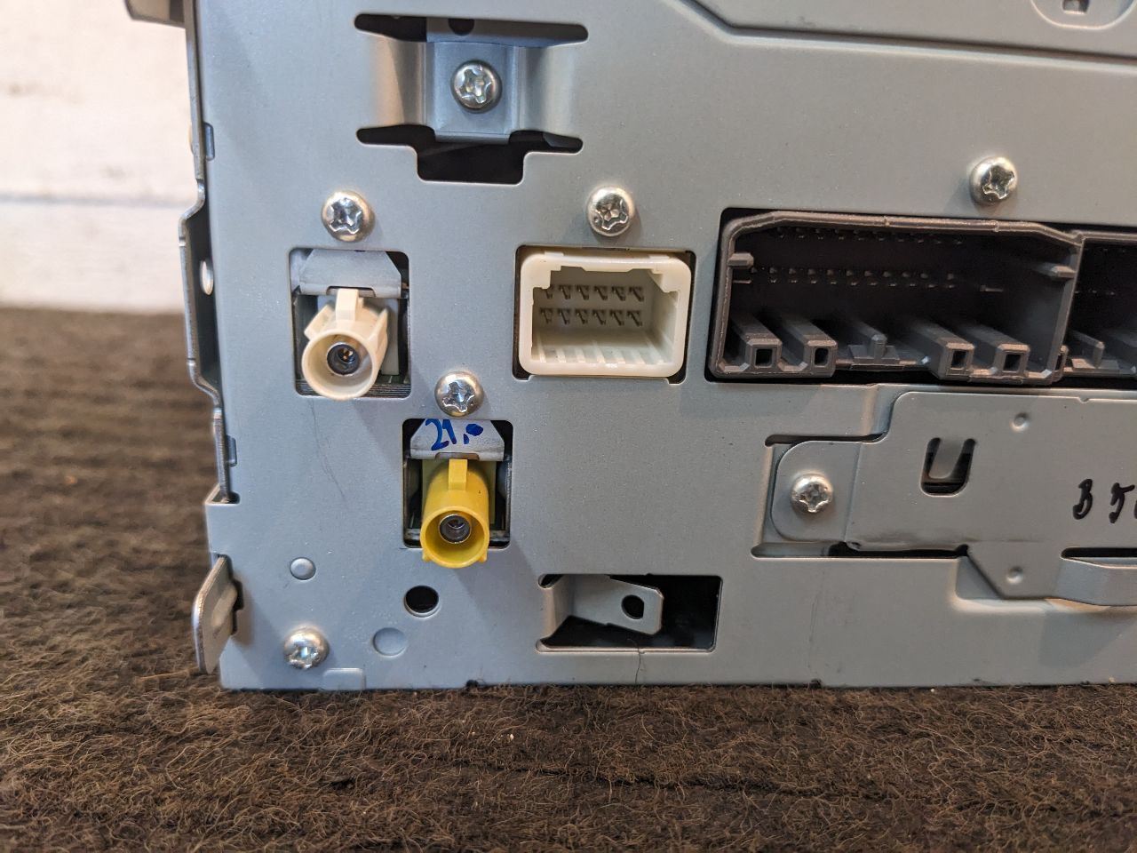 13 14 Challenger OEM navigation radio RHB P0509133AF