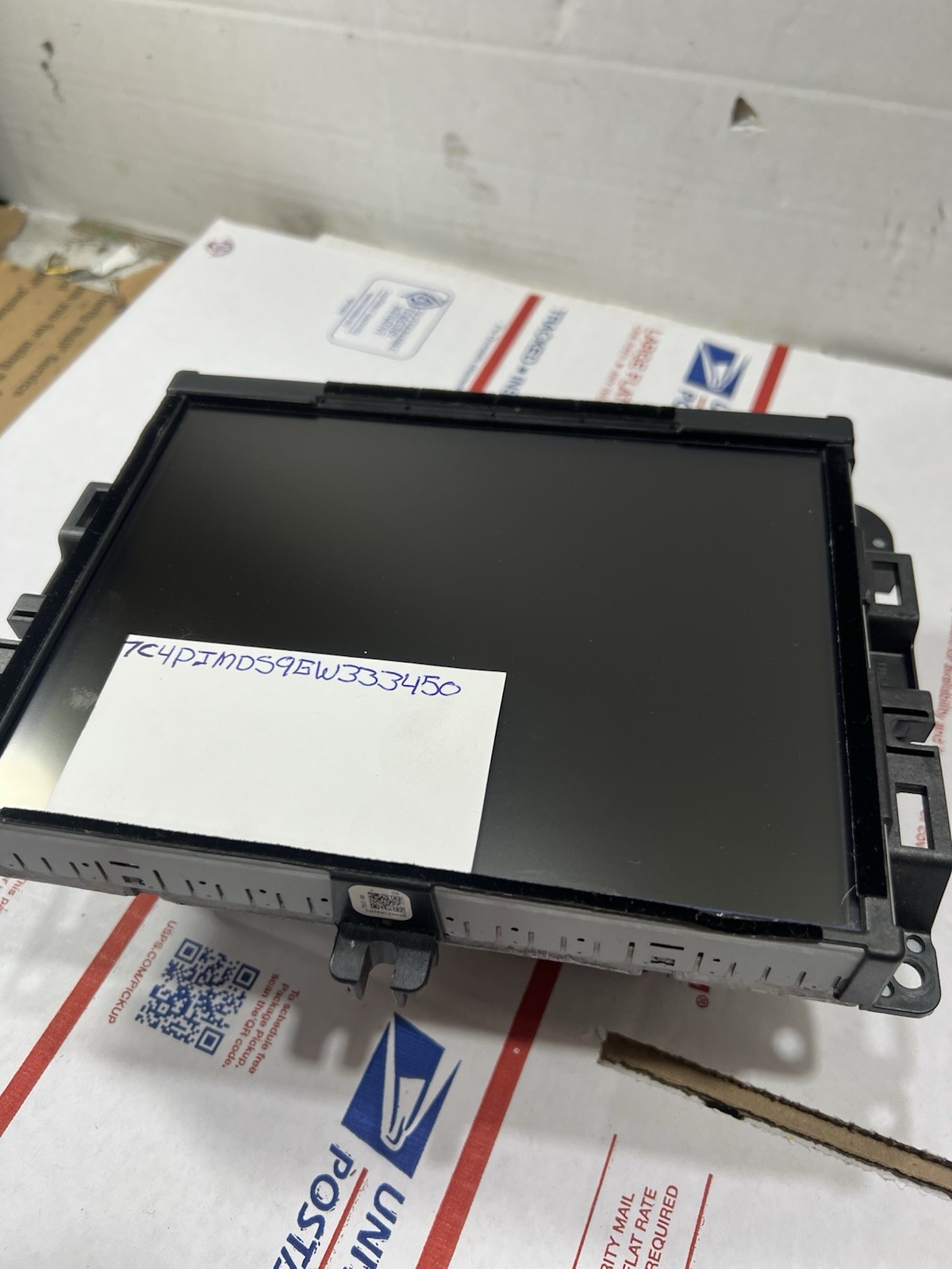 UConnect Radio 8.4″ VP4 3C Nav Display and Receiver 2016 Ram 1500 68258671AH