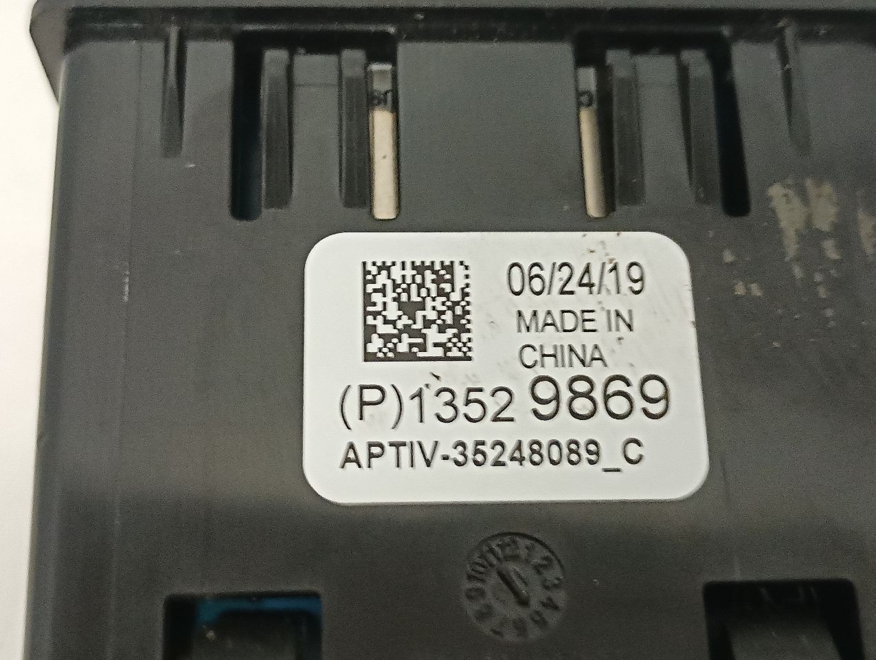13529869 SD Card Reader USB Port From 2020 GMC Acadia 12221119