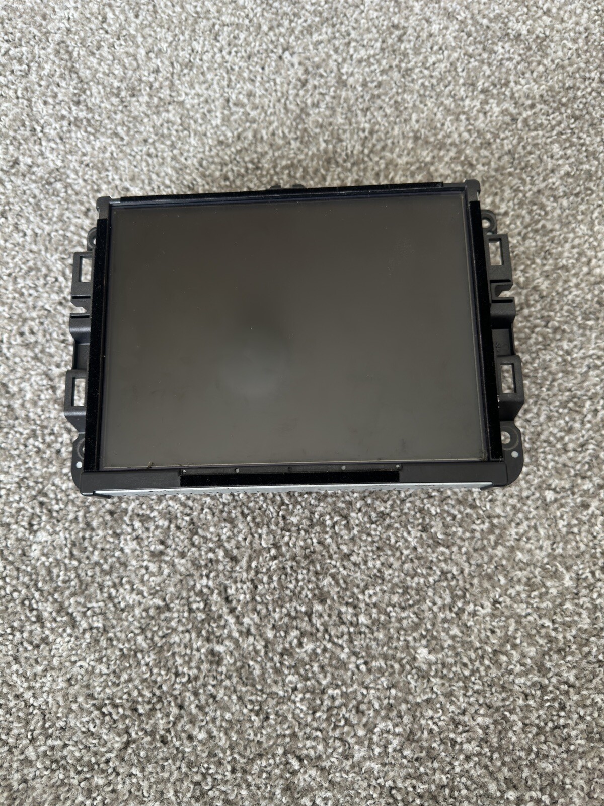 uconnect 8.4 radio with navigation – Does Not Have Apple CarPlay & android Auto
