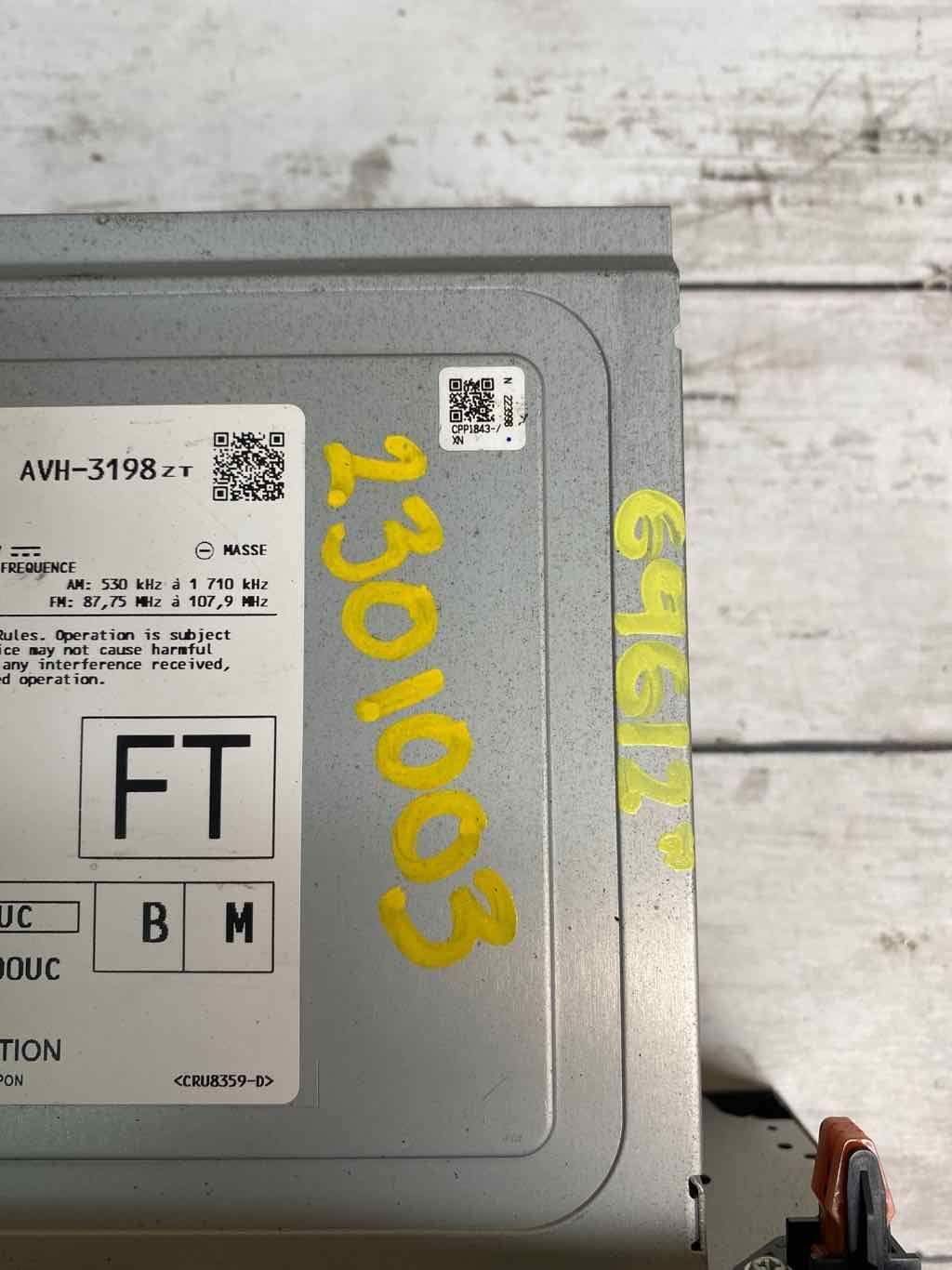 Toyota Corolla radio am fm 20 display screen & receiver sed assy OEM 8614012350