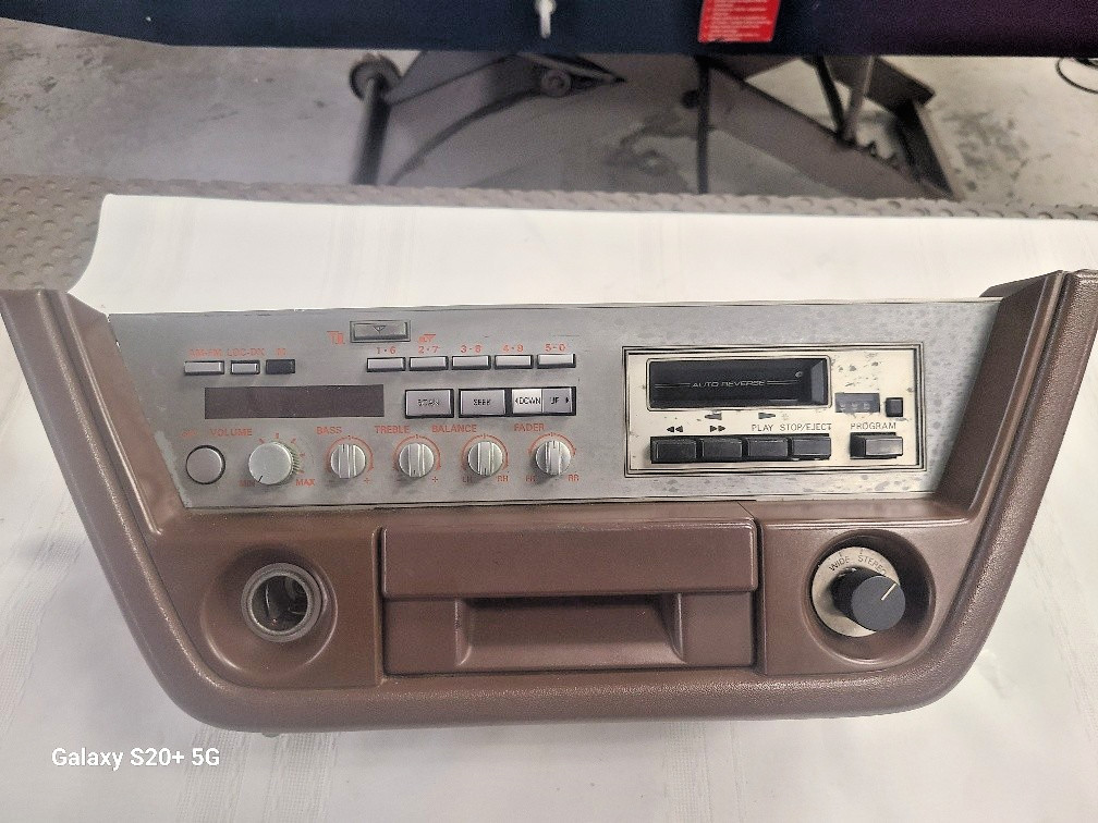 Nissan 79-83 280ZX Radio/Cassette Stereo Console and Ashtray Brown NOT Tested
