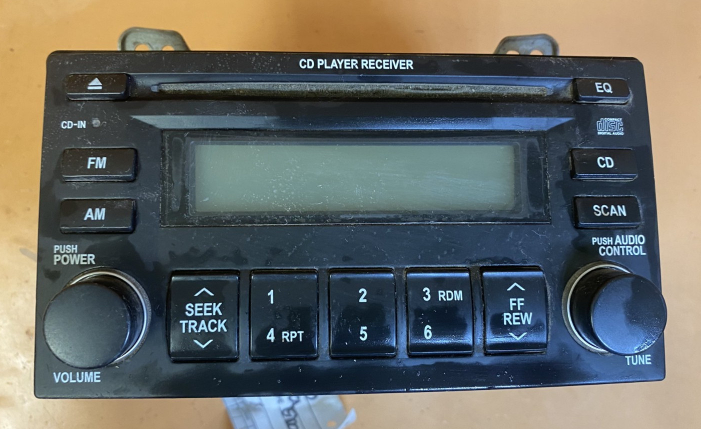 06 KIA SEDONA radio receiver and control panel #96140-AD100