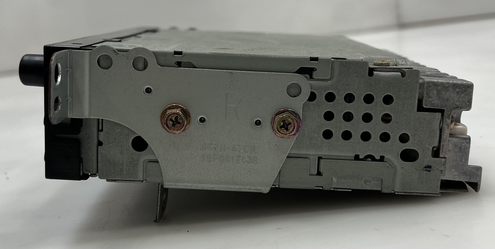 98 – 00 Toyota Rav-4 AM FM Cassette Radio Receiver OEM 8612004090
