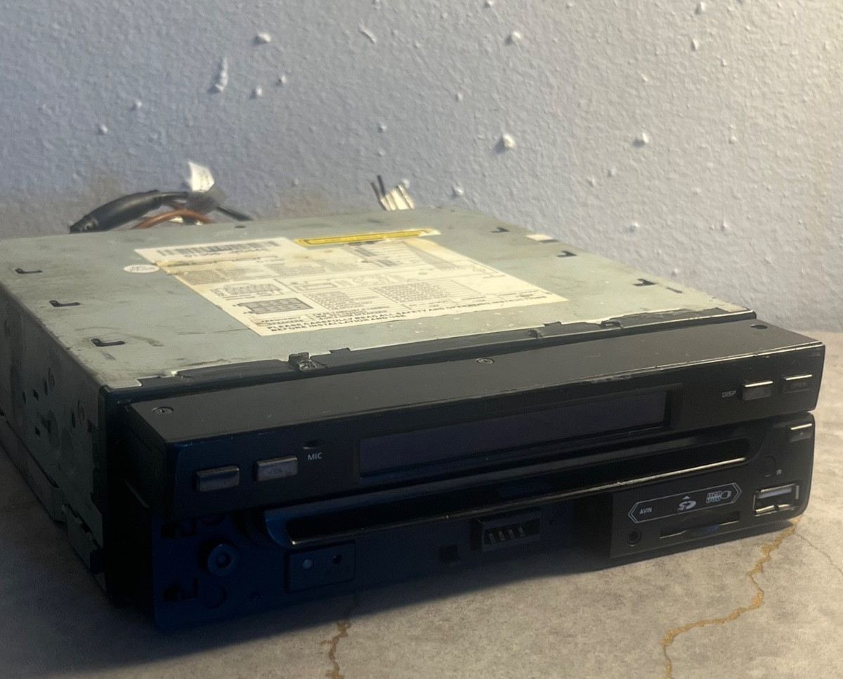 Eonon D1306 7 Inch Digital Motorized Screen 1 Din Car DVD Player FOR PARTS