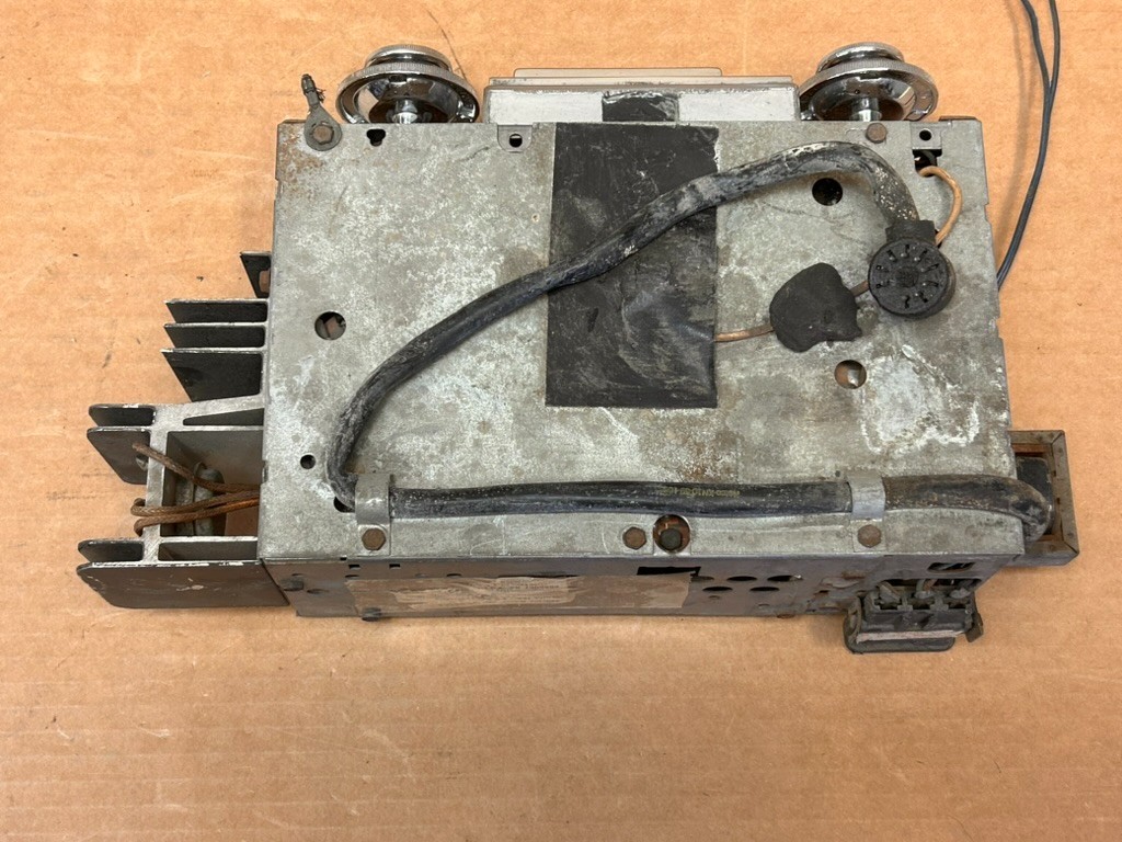 1970 Oldsmobile Factory AM/FM Radio with Amplifier -Not Working- 03BFM1