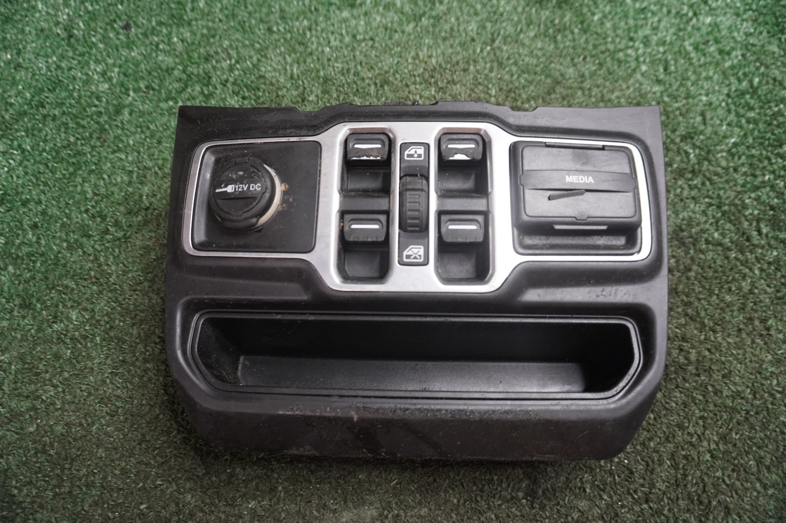 2018 2019 JEEP WRANGLER DASH CENTER BEZEL DASHBOARD STORAGE OEM 6FN19TRMAA