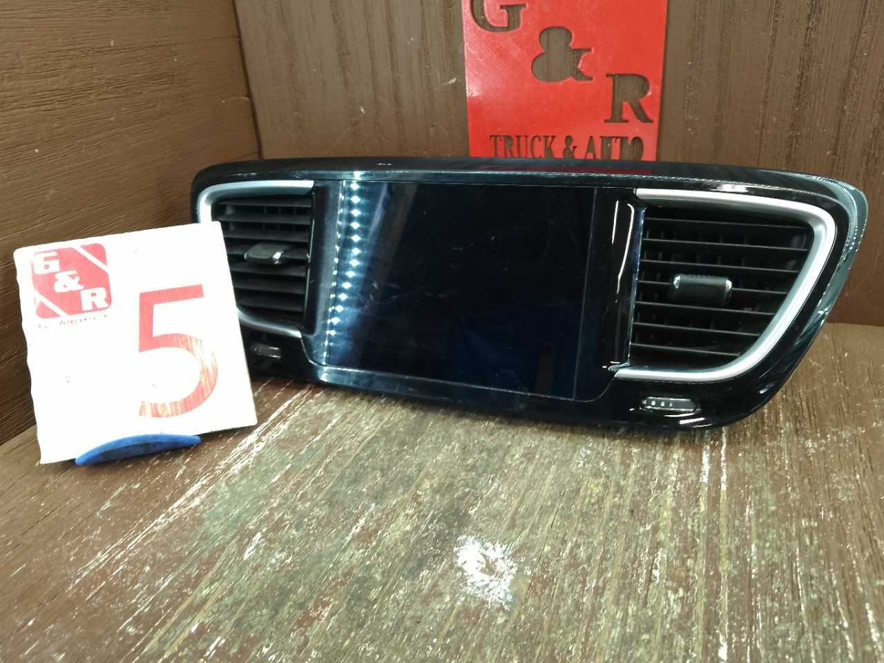 2018-2020 CHRYSLER PACIFICA RADIO DASH DISPLAY SCREEN RECEIVER PLANEL 68316174AB
