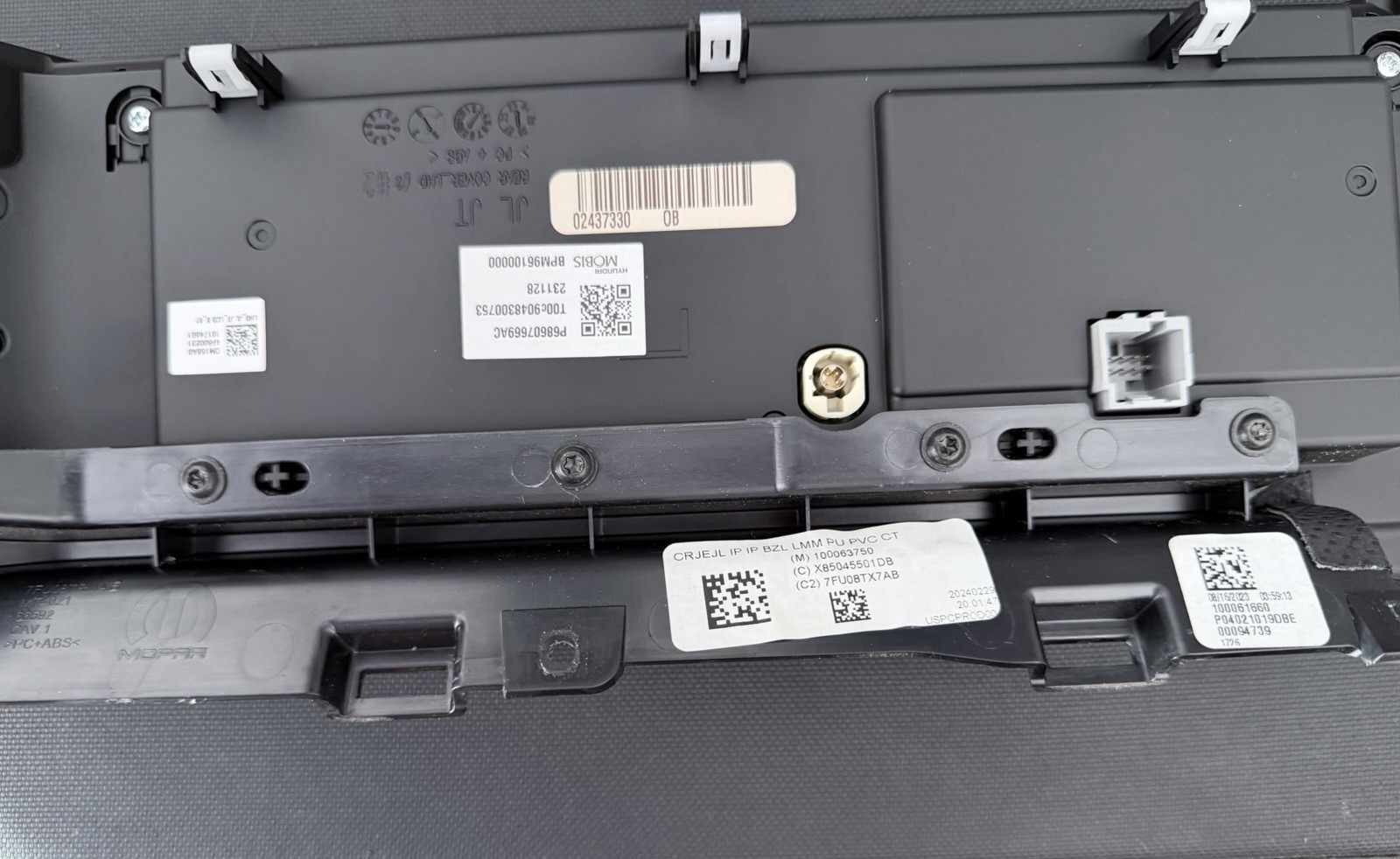 2024 Jeep Wrangler Big Touch Screen Radio Oem P68607669AA 12.3″ Radio Display