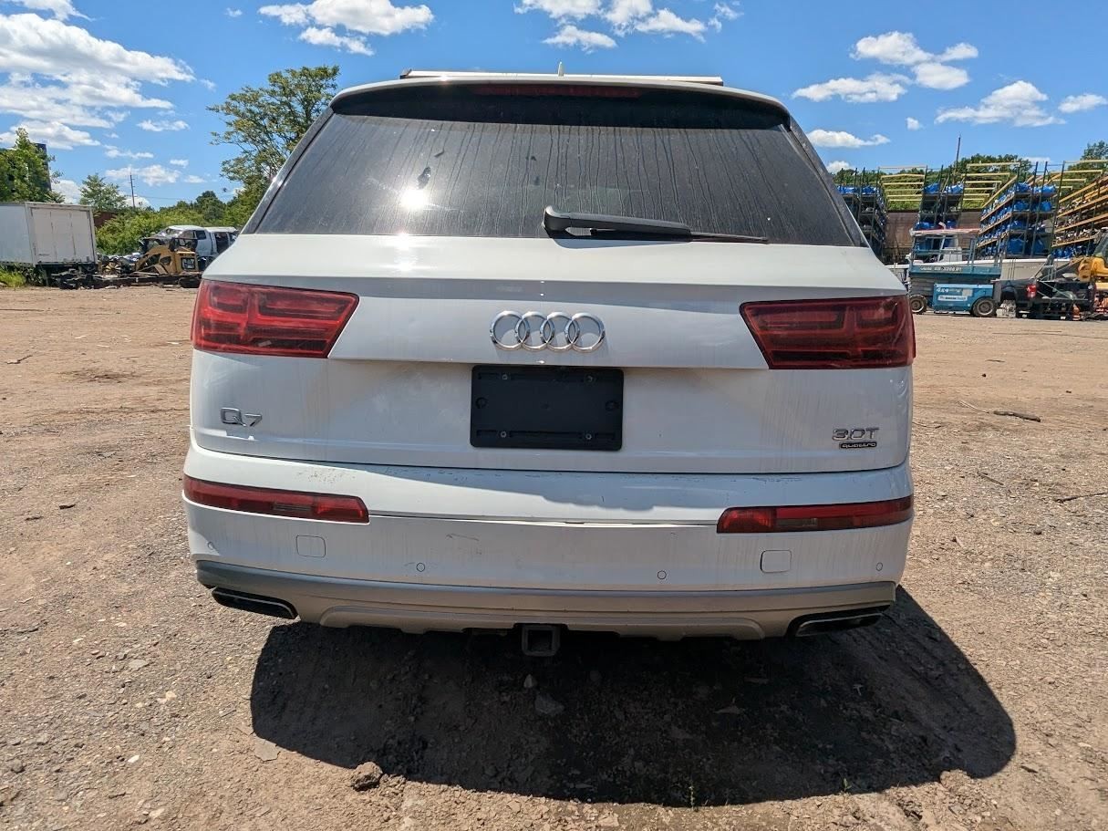 Audio Equipment Radio CD Player Glovebox Mounted Fits 17-19 AUDI Q7 819468