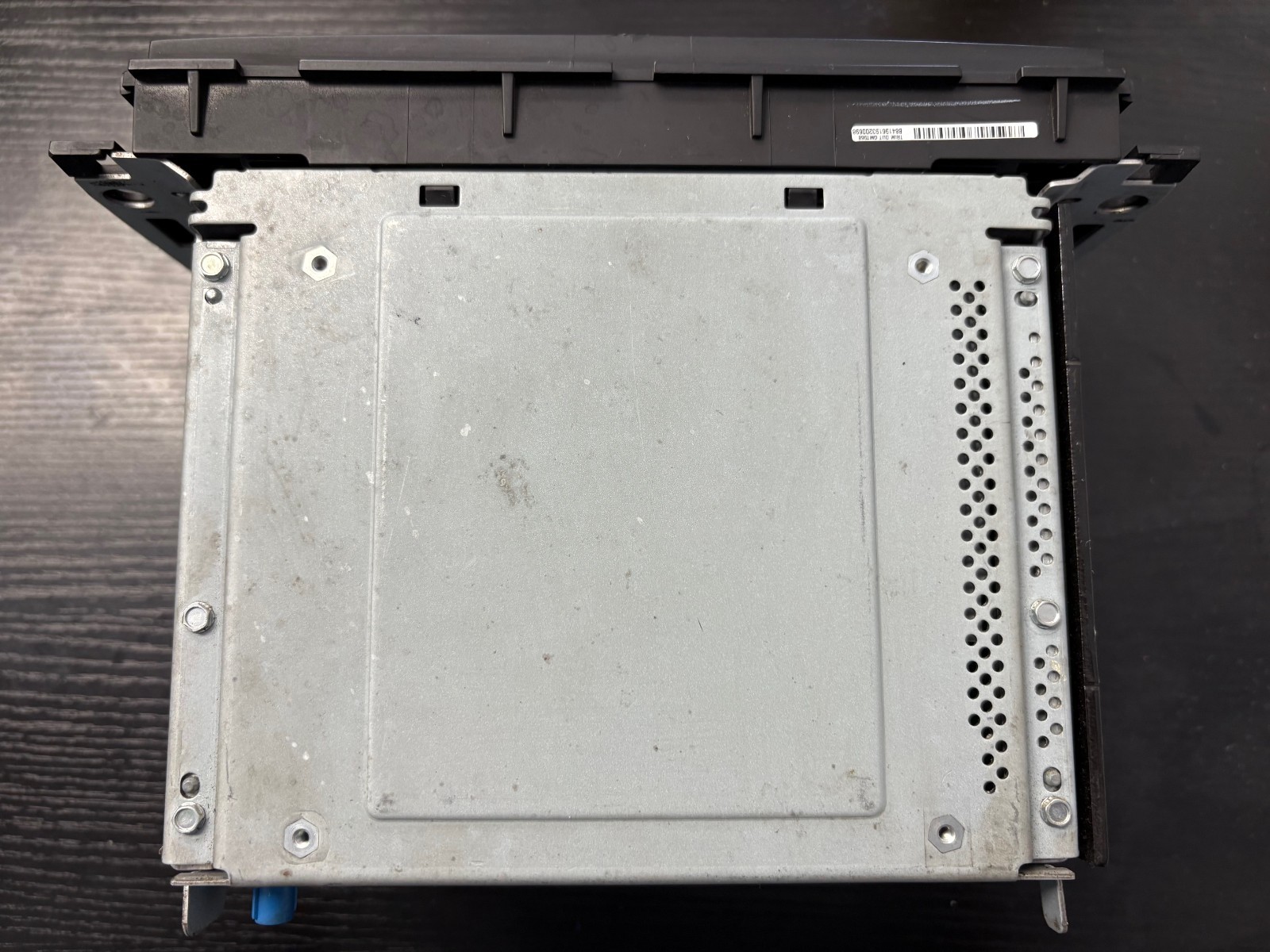 2010-2012 GMC Acadia AM FM CD DVD Radio with Nav (opt UUM)