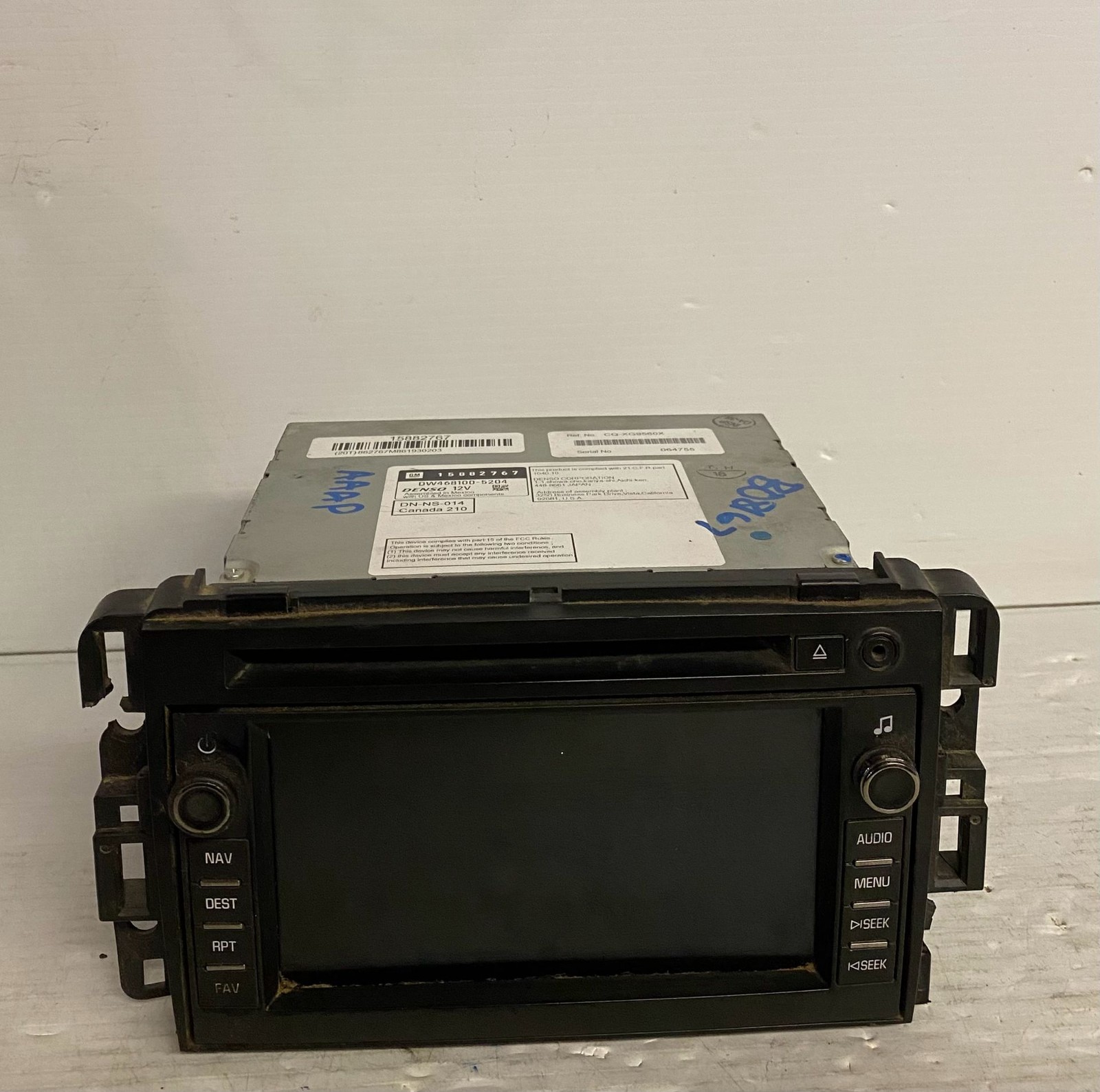2007 GMC YUKON XL Radio Receiver CD Player PN15882767 1 bracket broken see photo
