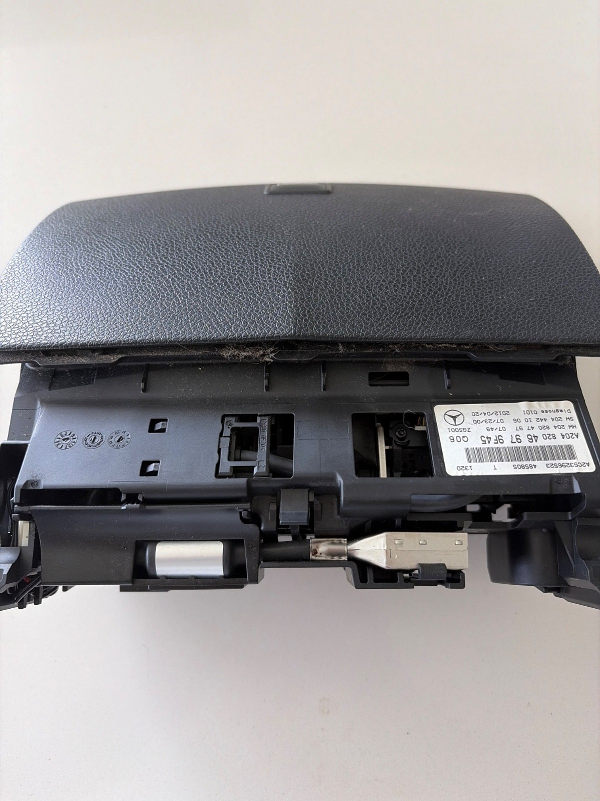 2008-2011 MERCEDES C300 RADIO DASH DISPLAY INFO SCREEN 2048205497