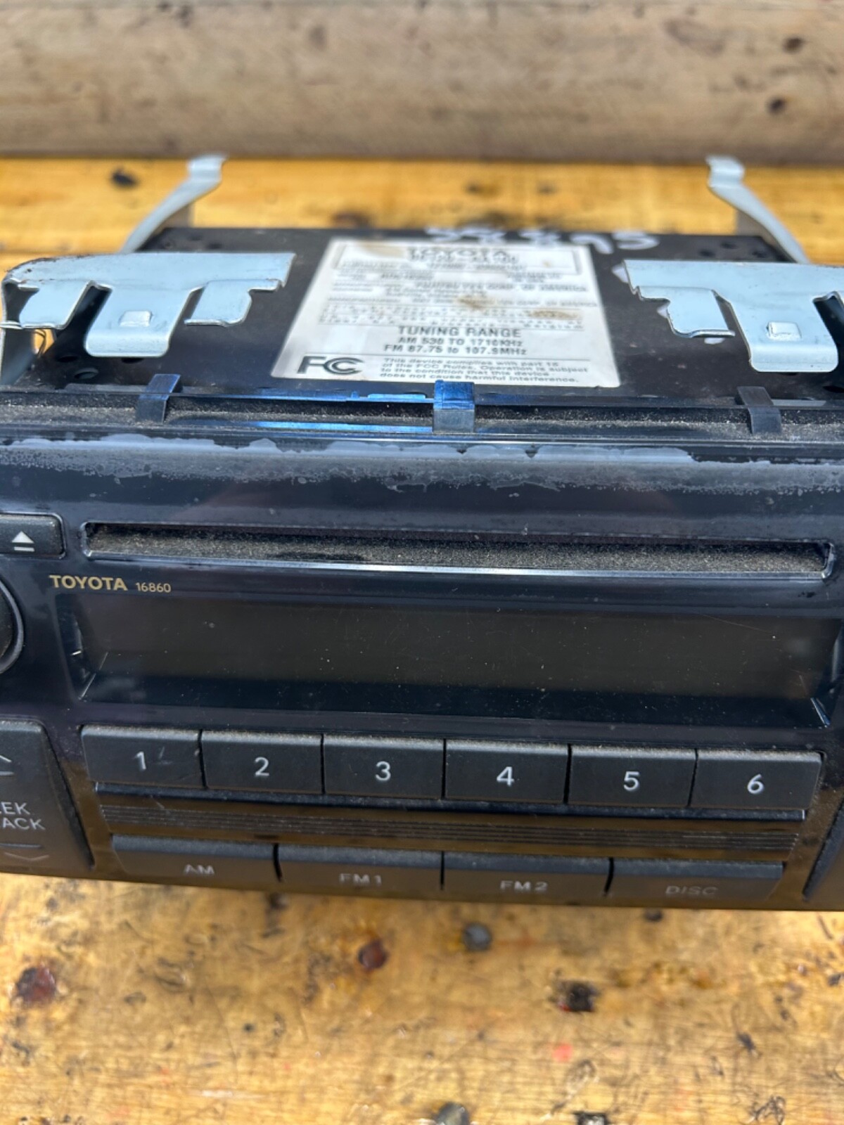 2005-2006 TOYOTA CAMRY LE XLE AM FM Radio Receiver CD Player Fujitsu Ten Mfr OEM