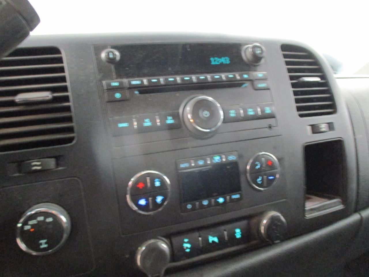 Chevrolet Silverado 1500 2012 Radio/CD/Stereo Head Unit 237K mi. Used 8459