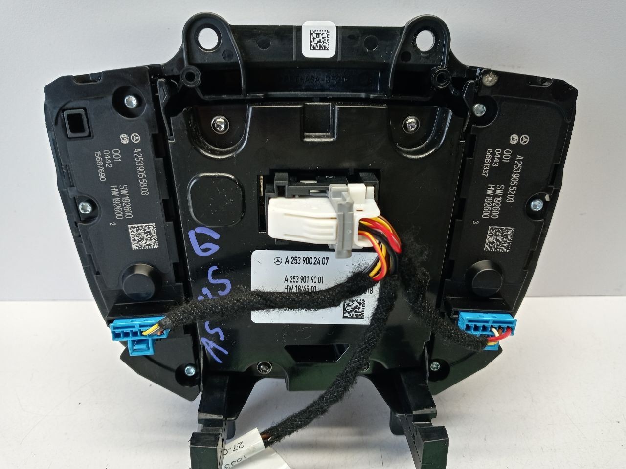 2021 Mercedes GLC300 OEM Radio Display Controls Console Mounted A2539002407