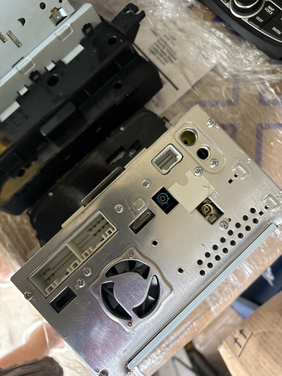 Kia/ Hyundai/ Other OEM UVO Touch Screen Multi Media Car Play Stereos( Lot of 6