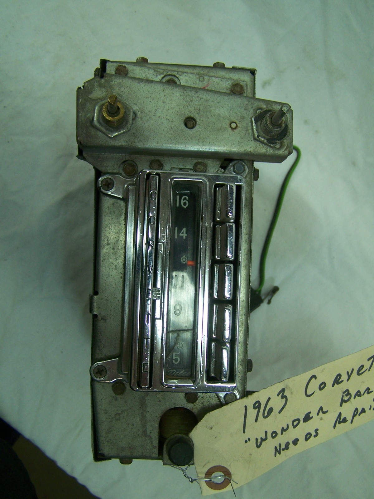 Corvette 1963 AM Wonder Bar Radio in Unknown Working Condition
