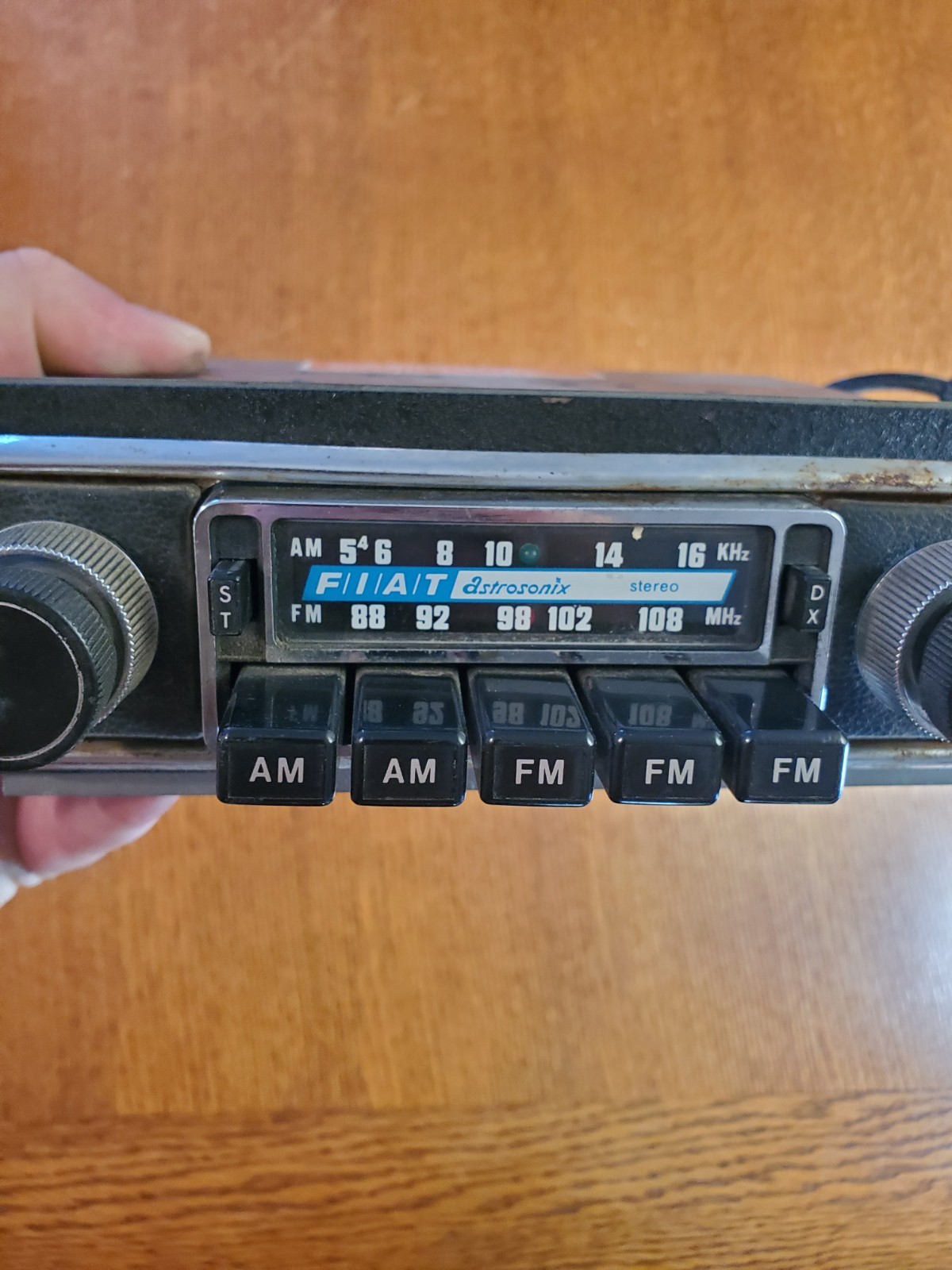 Fiat Astrosonix Stereo Pushbutton AM/FM Original Radio, Part # 8967