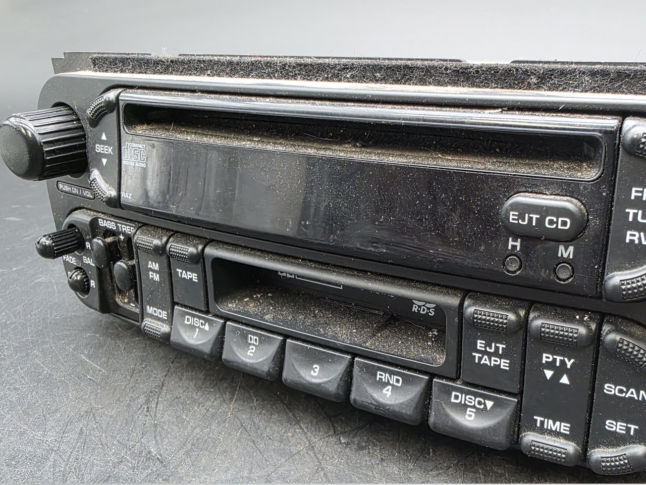 OEM Chrysler Dodge Jeep RAZ CD Cassette Radio 05064042AC Used