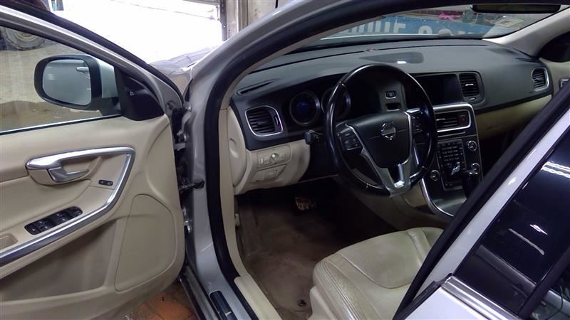 Radio and Temperature Control S60 Control Panel Fits 11-13 VOLVO 60 SERIES 91549