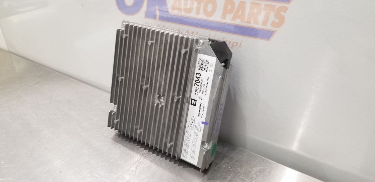 20 GMC SIERRA 2500 RADIO AUDIO RECEIVER 84817043