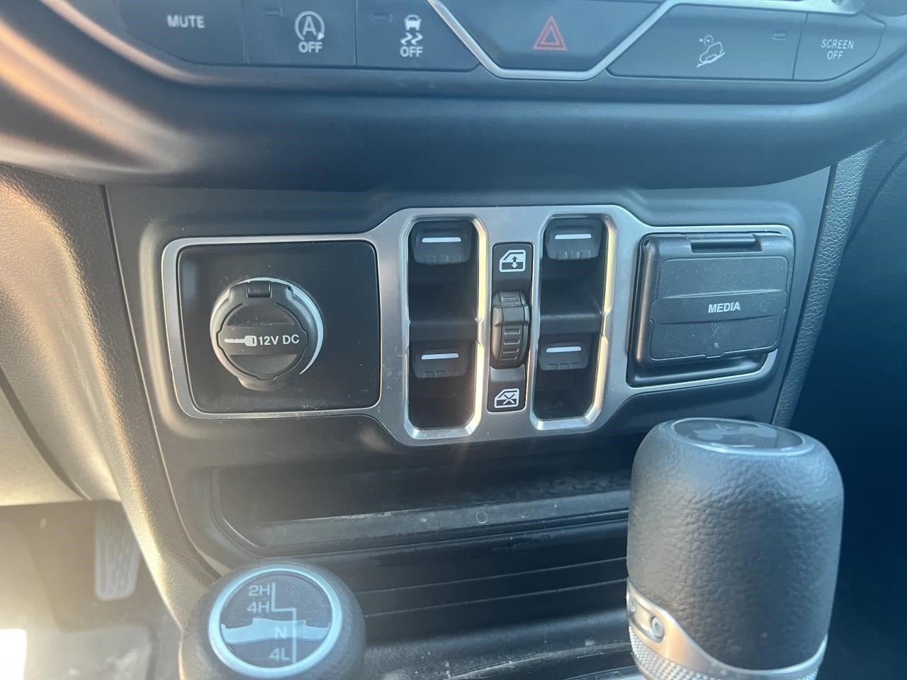 Audio Equipment Radio LHD Display And Receiver Fits 18-20 WRANGLER 104884241