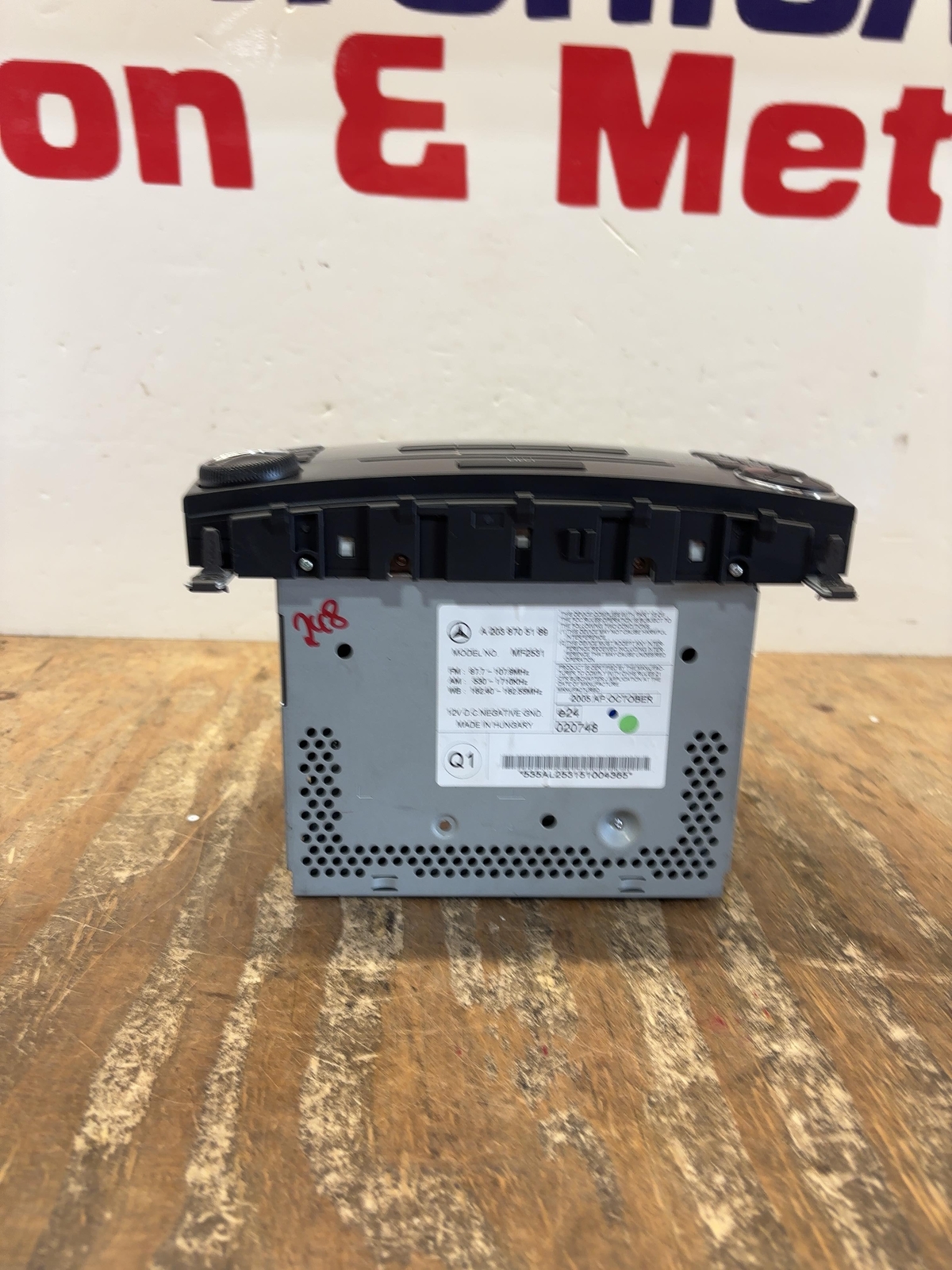 01 02 03 04 05 06 07 MERCEDES C-CLASS Audio & Visual Equip. (radio) 203820258680