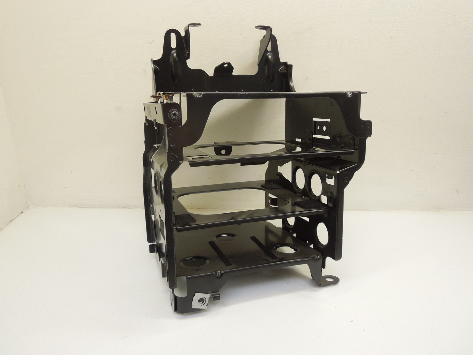 Audi RS6 4F C6 Sat Nav Radio Amplifier Bracket 4F0035209B