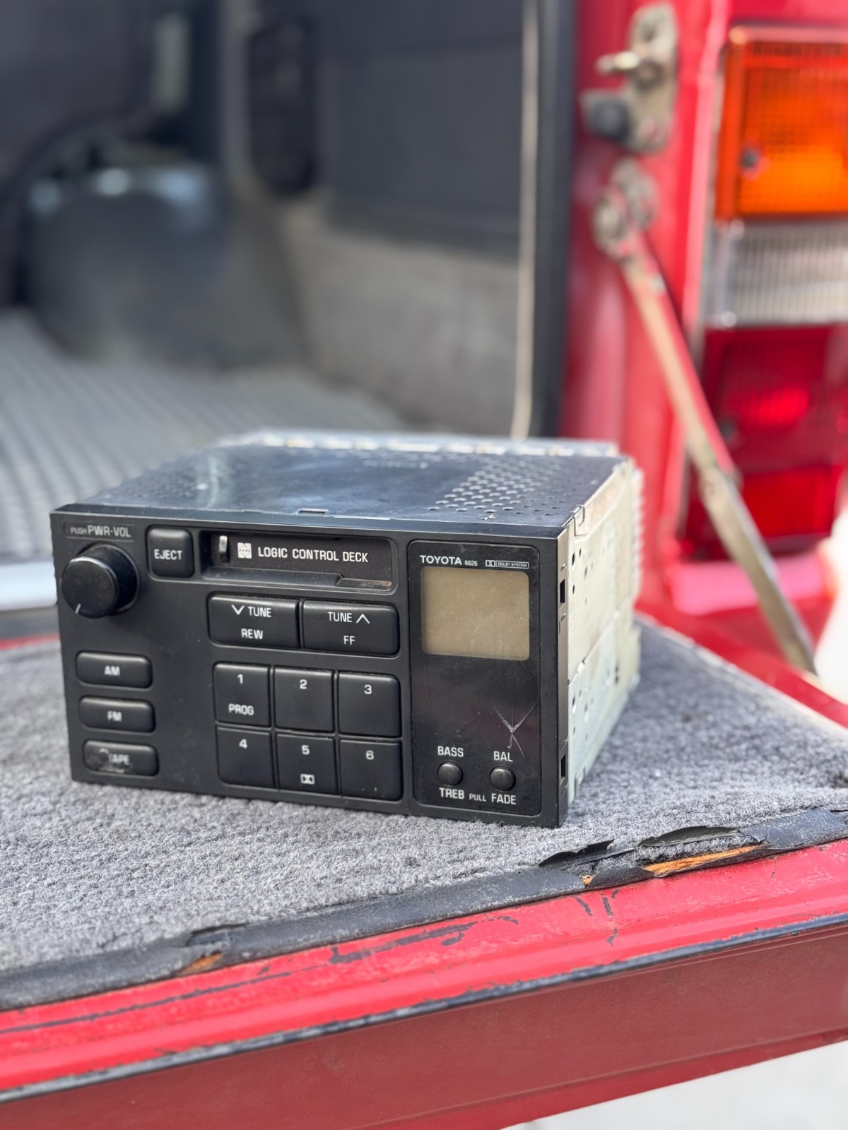 88 89 90 Toyota Land Cruiser FJ62 OEM Radio 86120-32370 (for parts/not working)