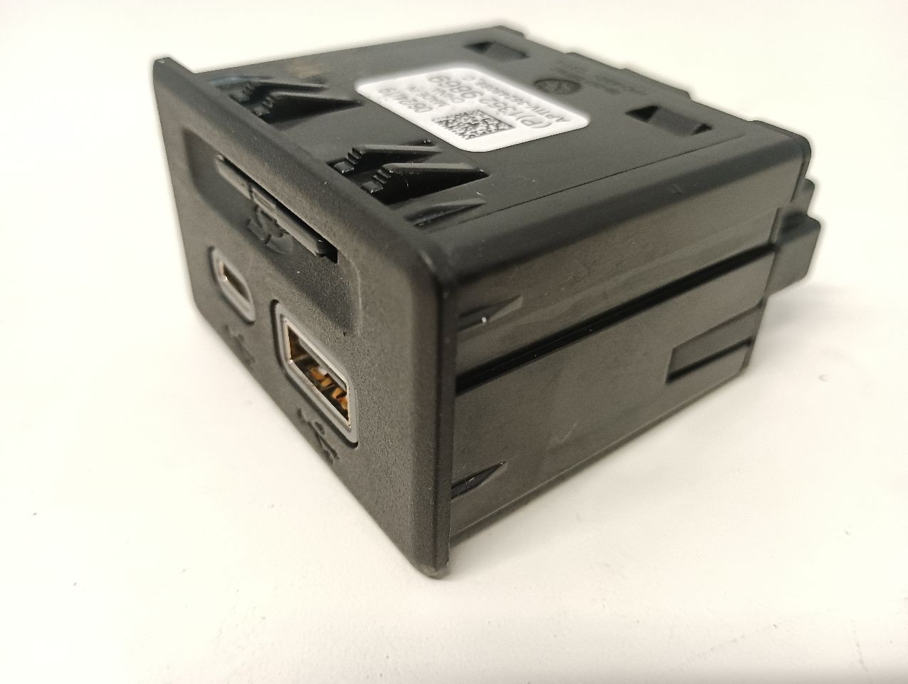 13529869 SD Card Reader USB Port From 2020 GMC Acadia 12221119