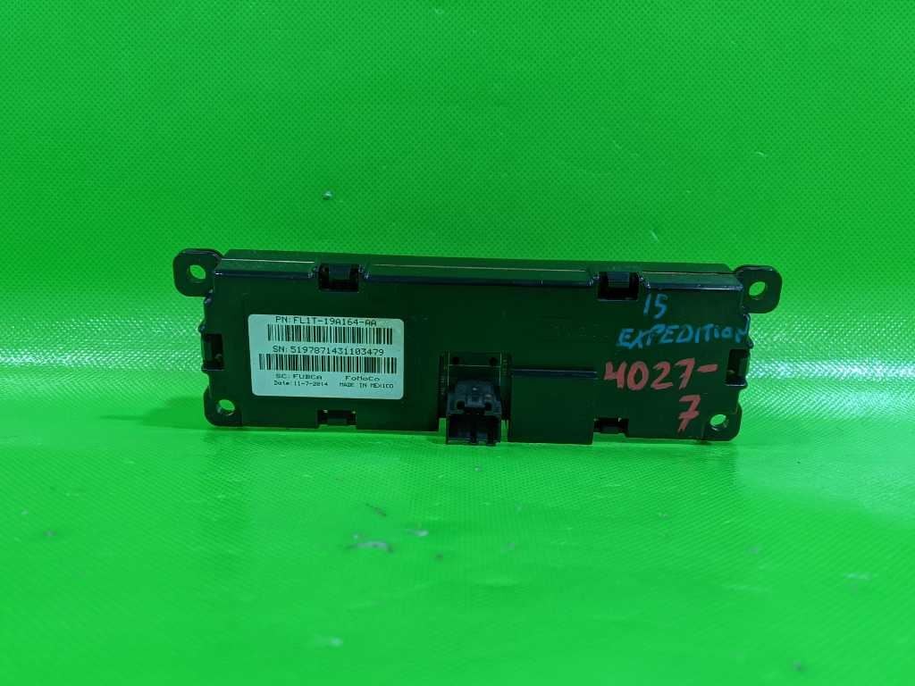 15 16 17 EXPEDITION REAR CENTER CONSOLE RADIO CONTROL OEM 4027-7