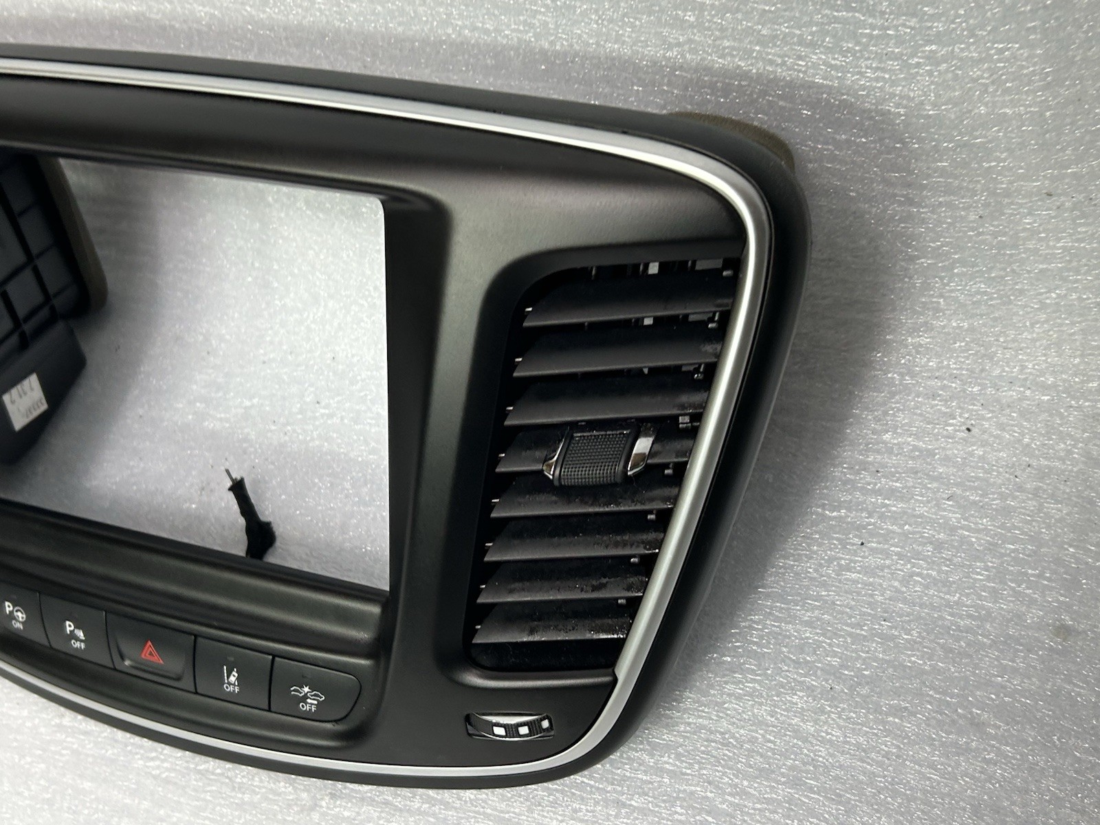 OEM 2015-2017 Chrysler 200 C Uconnect 8.4 Navigation Radio RA4 VP4 NA + BEZEL