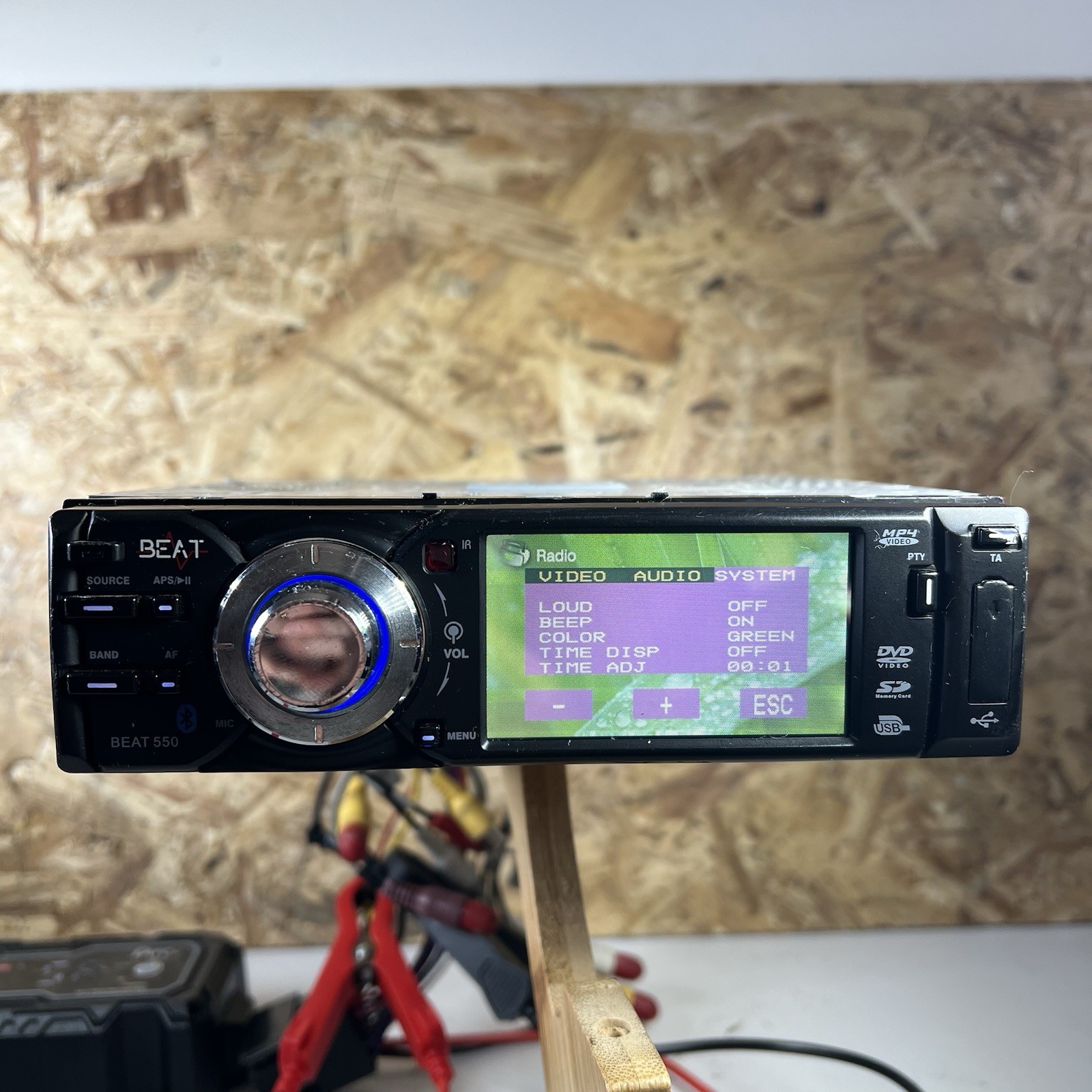 Beat550 BEAT CAR LCD Display DVD/USB/MMC Memory Card/MP3/ Aux In/CD/RDS Tuner
