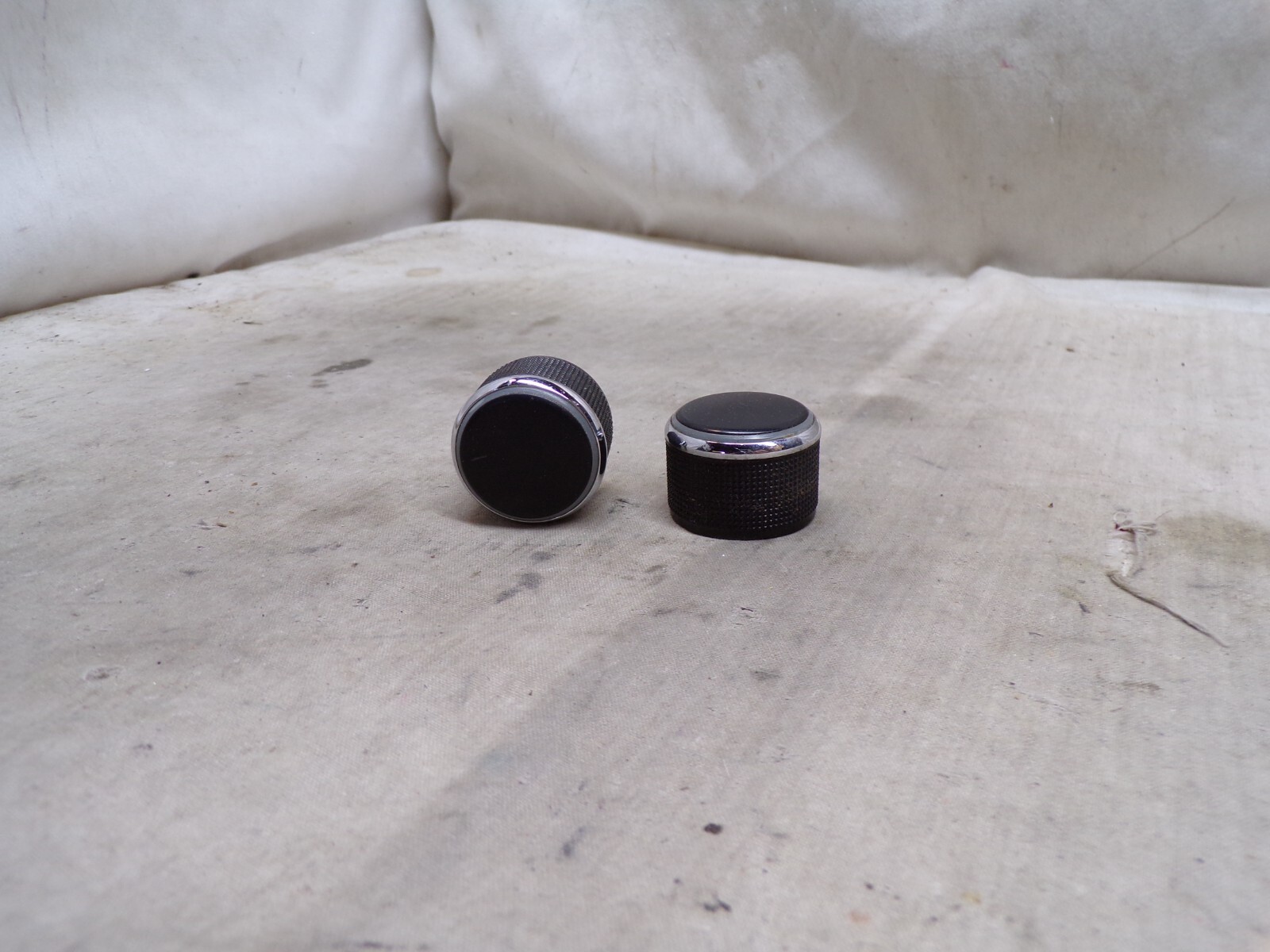 08 09 10 11 JEEP DODGE CHRYSLER Radio 6 Cd Knob Set REQ 05064932AD EBH39