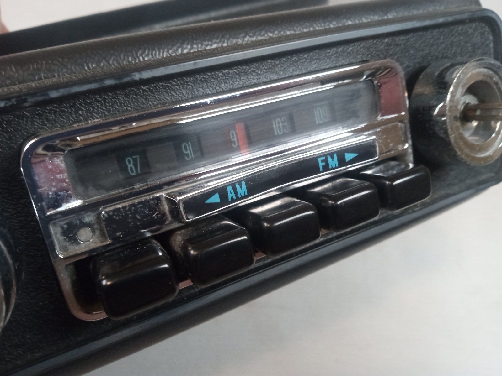 1973-1988 Fiat X1/9 X19 Original OEM Vintage AM FM Radio Stereo AUF-2565A