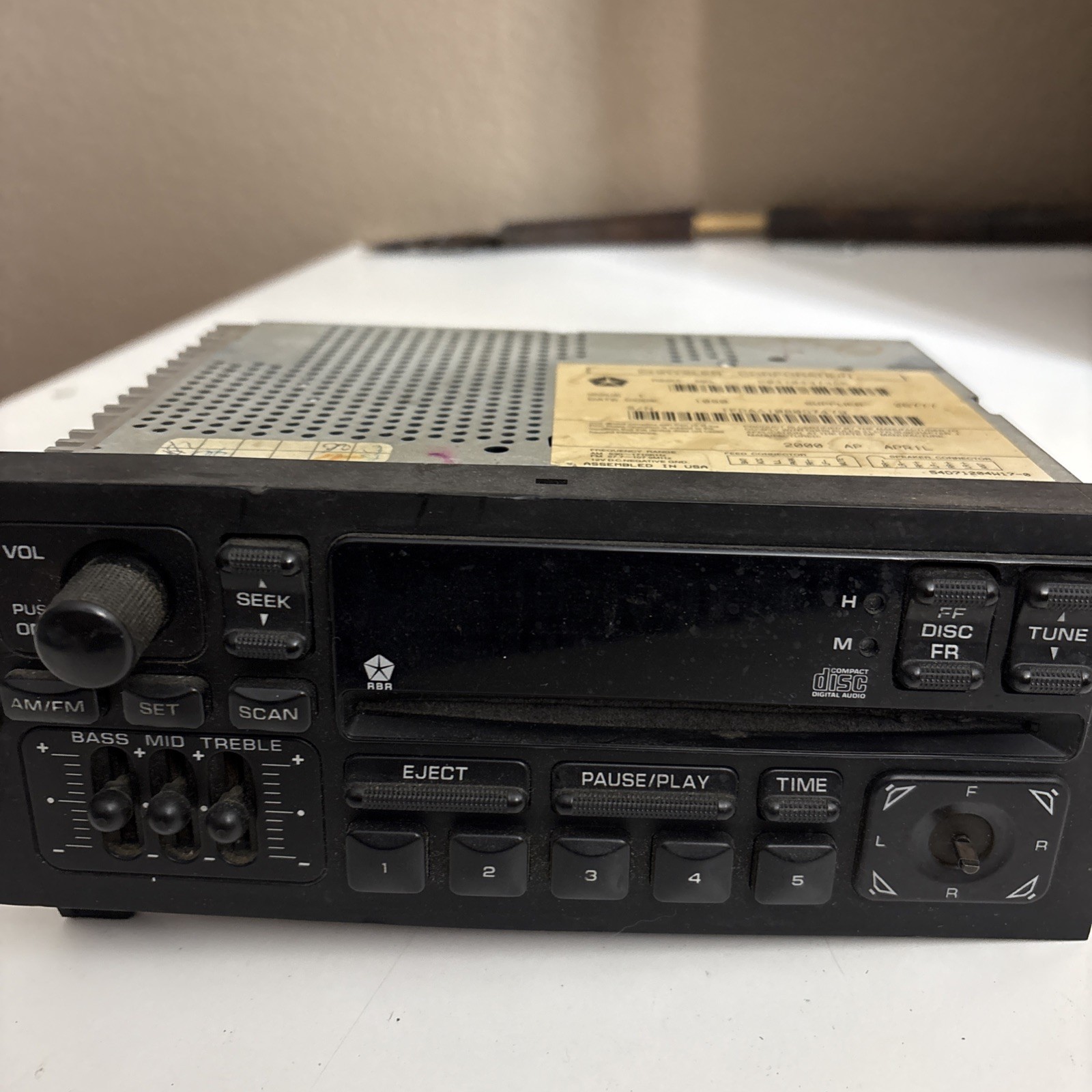 P04704373AE Chrysler CD AM/FM Radio for Dodge Durango Dakota “untested” As-is