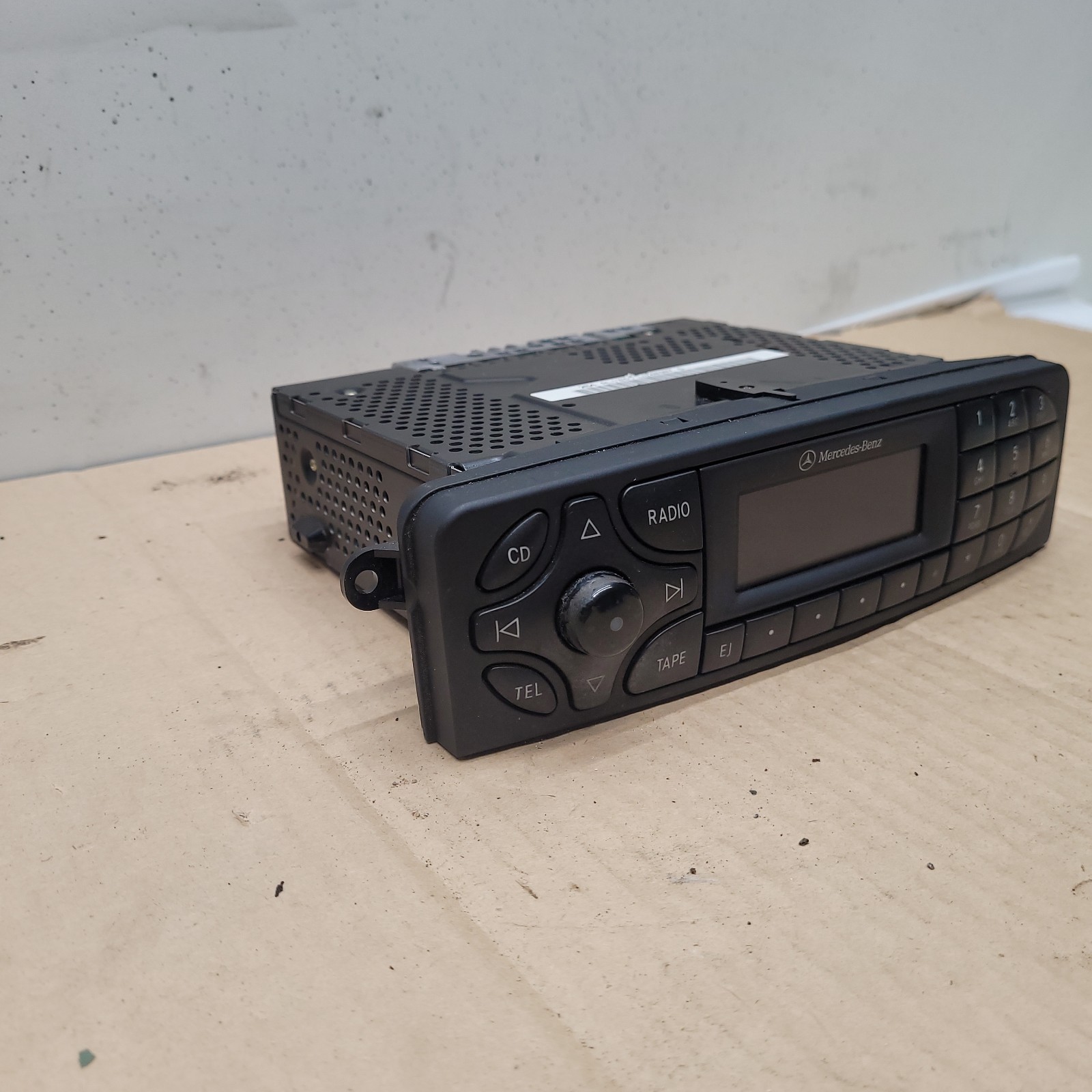 01-05 Mercedes W209 CLK500 C240 Radio Stereo Audio AM FM Unit 2038202586