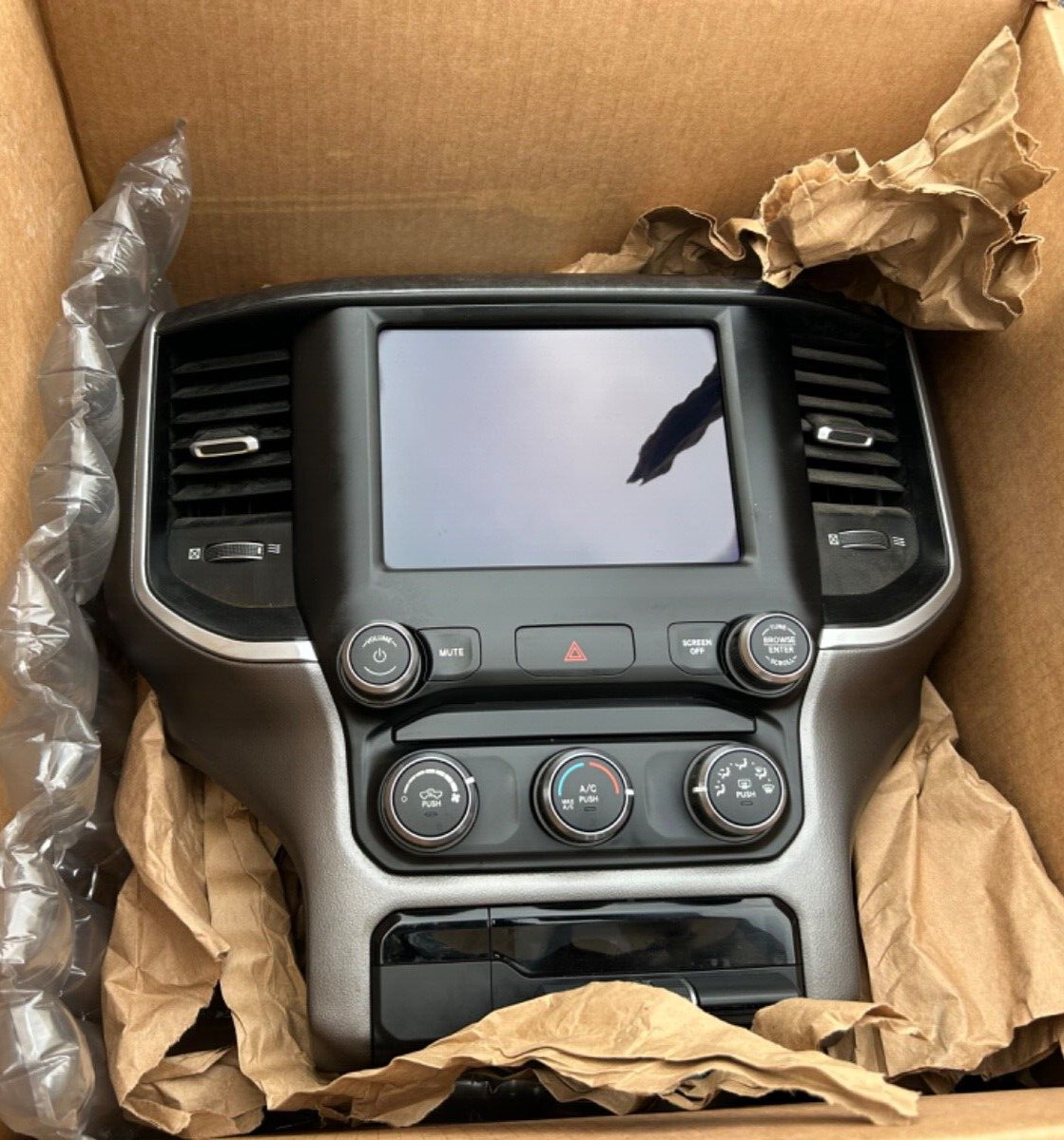 UCONNECT 5 2019-2025 Apple CarPlay DODGE TRUCK NEW BODY Ram 2500 3500 8.4″ Radio