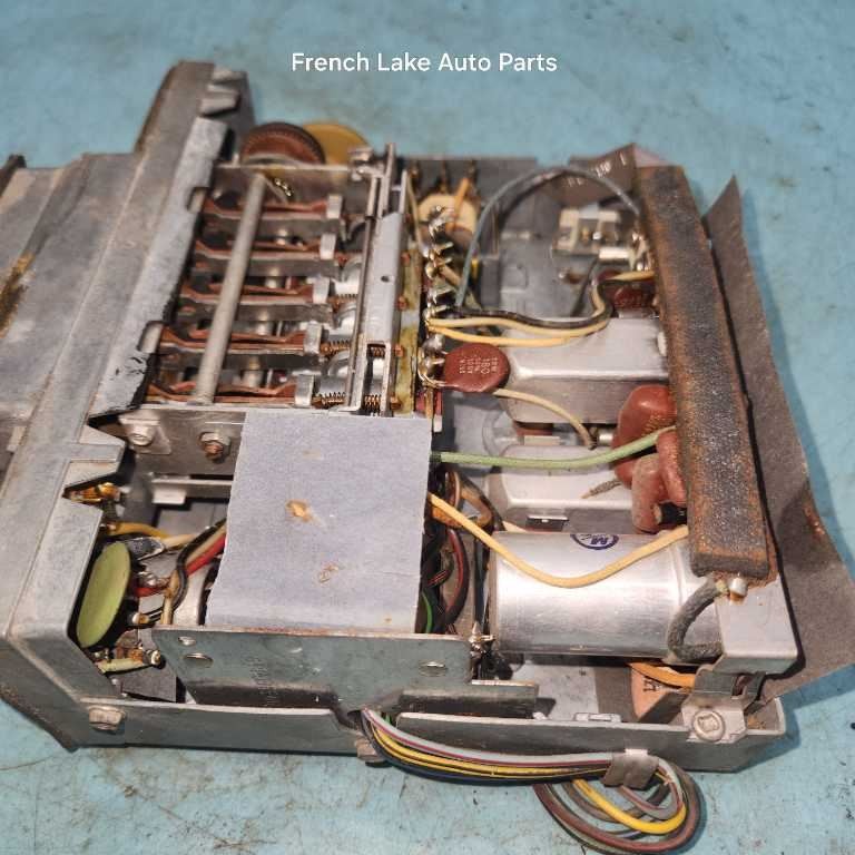 FORD PUSH BUTTON RADIO FOR PARTS OR REPAIR FITS 1965 LINCOLN 1227694