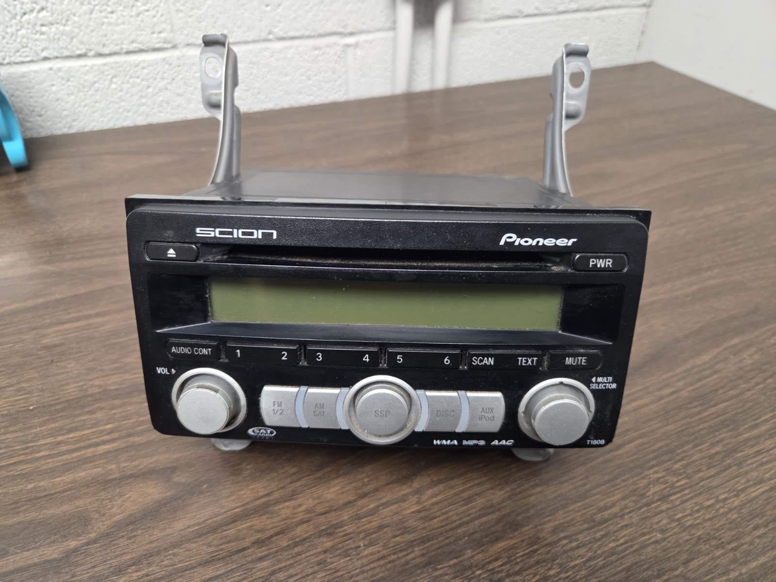05-10 Scion TC Radio Audio Player Disc CD Changer Oem xB-08-15 xD-08-14 54600080