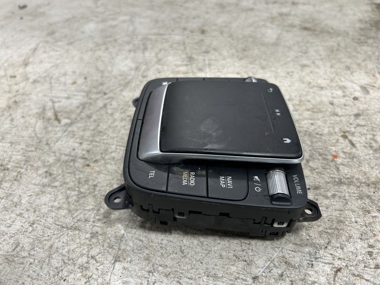 2021 MERCEDES BENZ GLS580 OEM Center Console Controller Part Number A2479003903