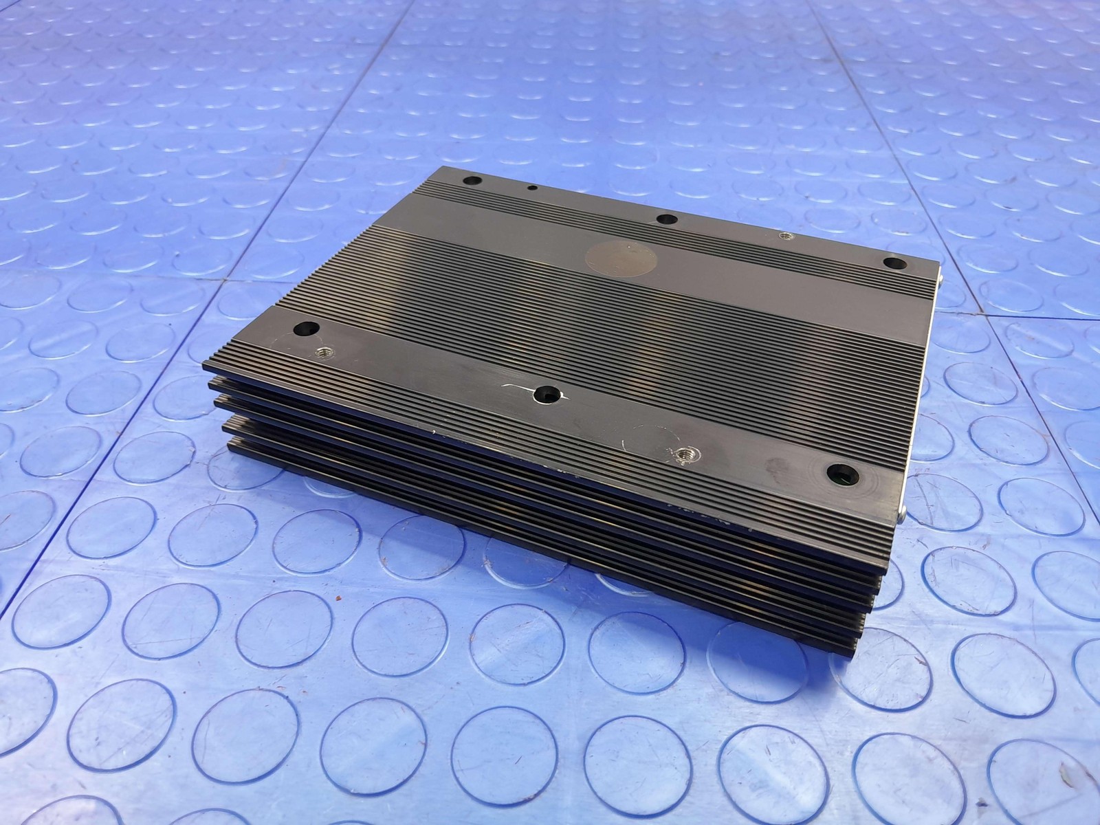 15-16 Dodge Charger Challenger 276 Watt Radio Audio Amplifier OEM 68222467AF