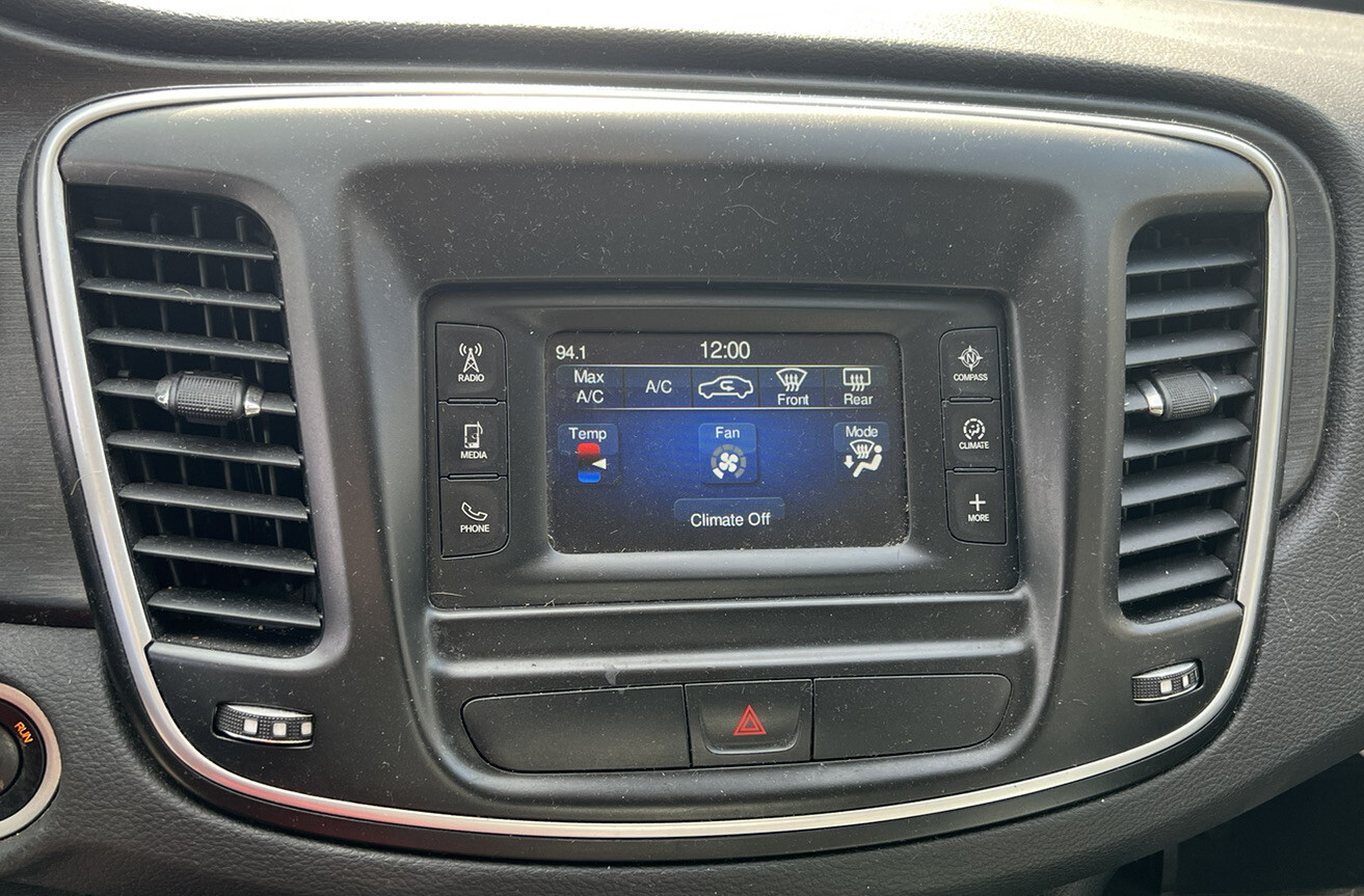 2015-2017 Chrysler 200 VP2 Bluetooth Satellite Radio Display Screen P68226693AD