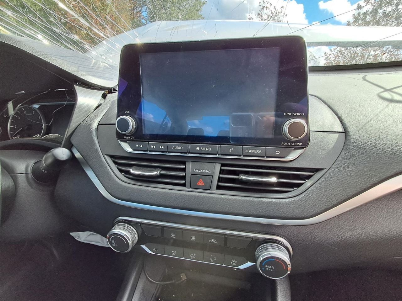 2020 Nissan Altima OEM Radio Receiver Display SED 61000 Miles Used 638-15759