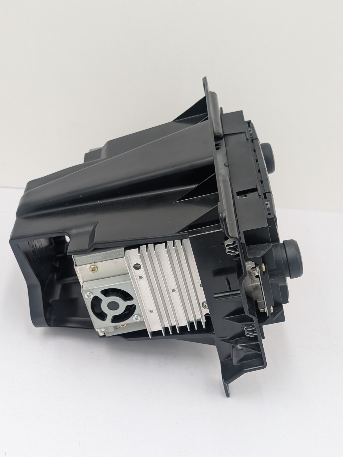JEEP CHRYSLER DODGE OEM RADIO STEREO W/ HOUSING 6 DISC MP3 P05064010AL 2004-2010